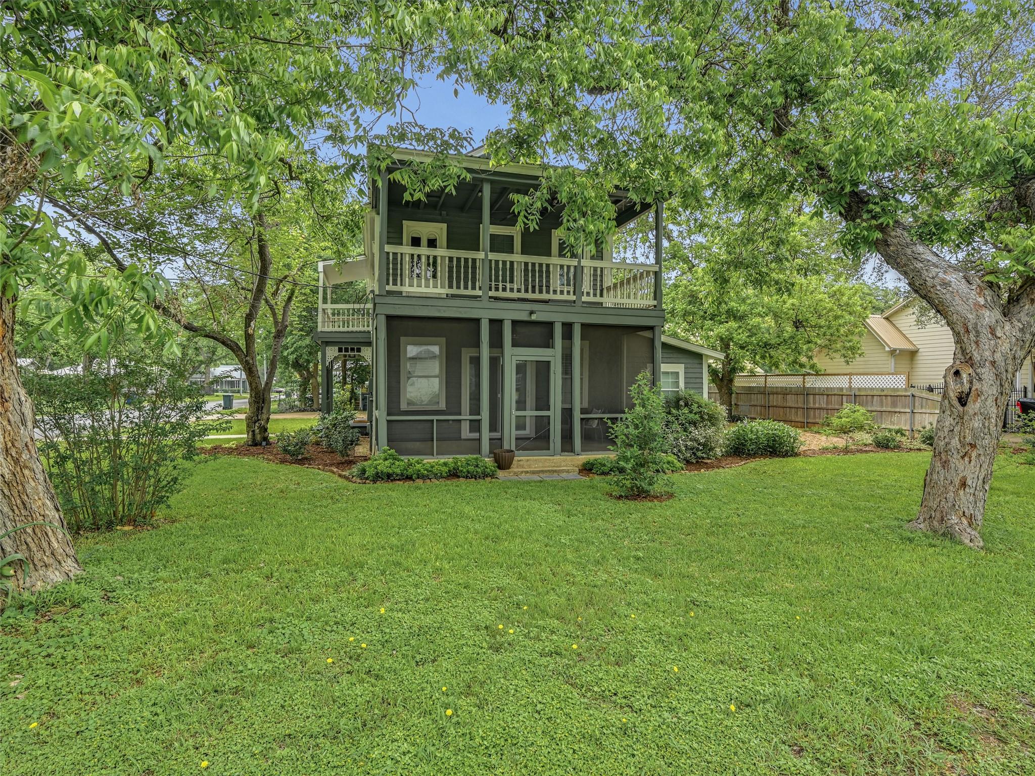 801 Austin St, Bastrop, TX 78602