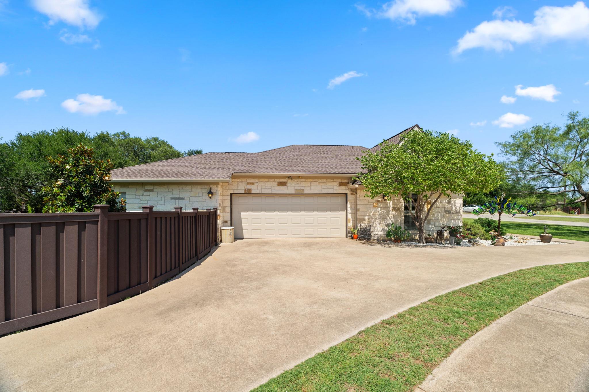 813 Lacey Oak Cir, Marble Falls, TX 78654