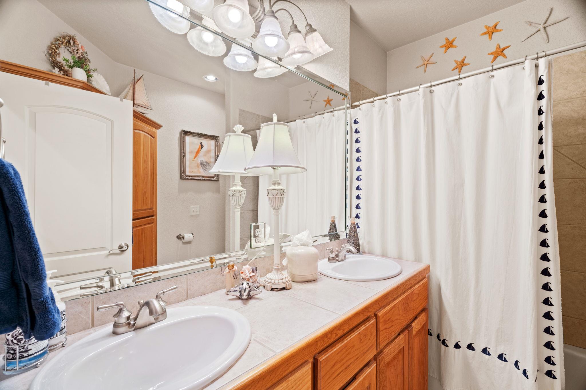 813 Lacey Oak Cir, Marble Falls, TX 78654