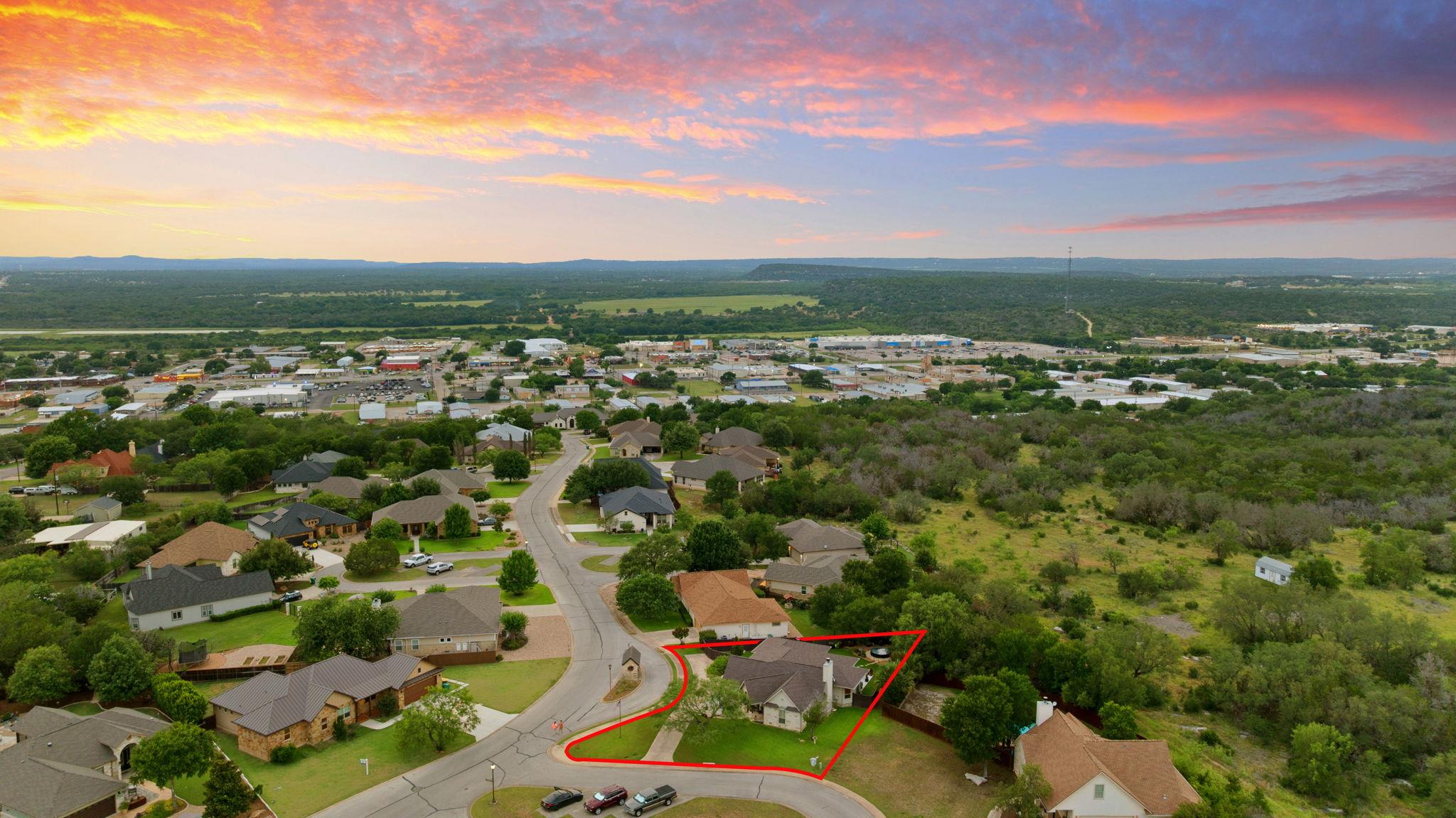 813 Lacey Oak Cir, Marble Falls, TX 78654