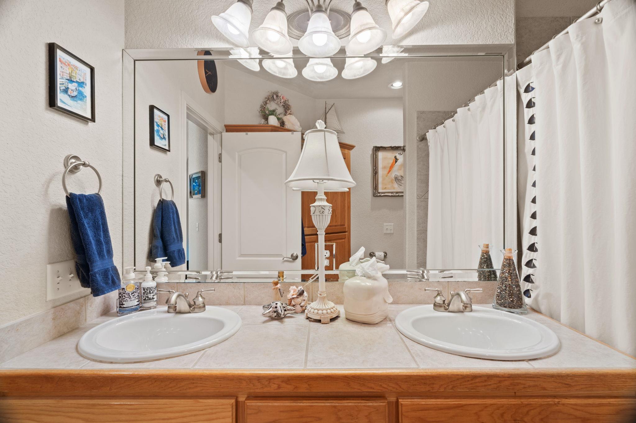 813 Lacey Oak Cir, Marble Falls, TX 78654