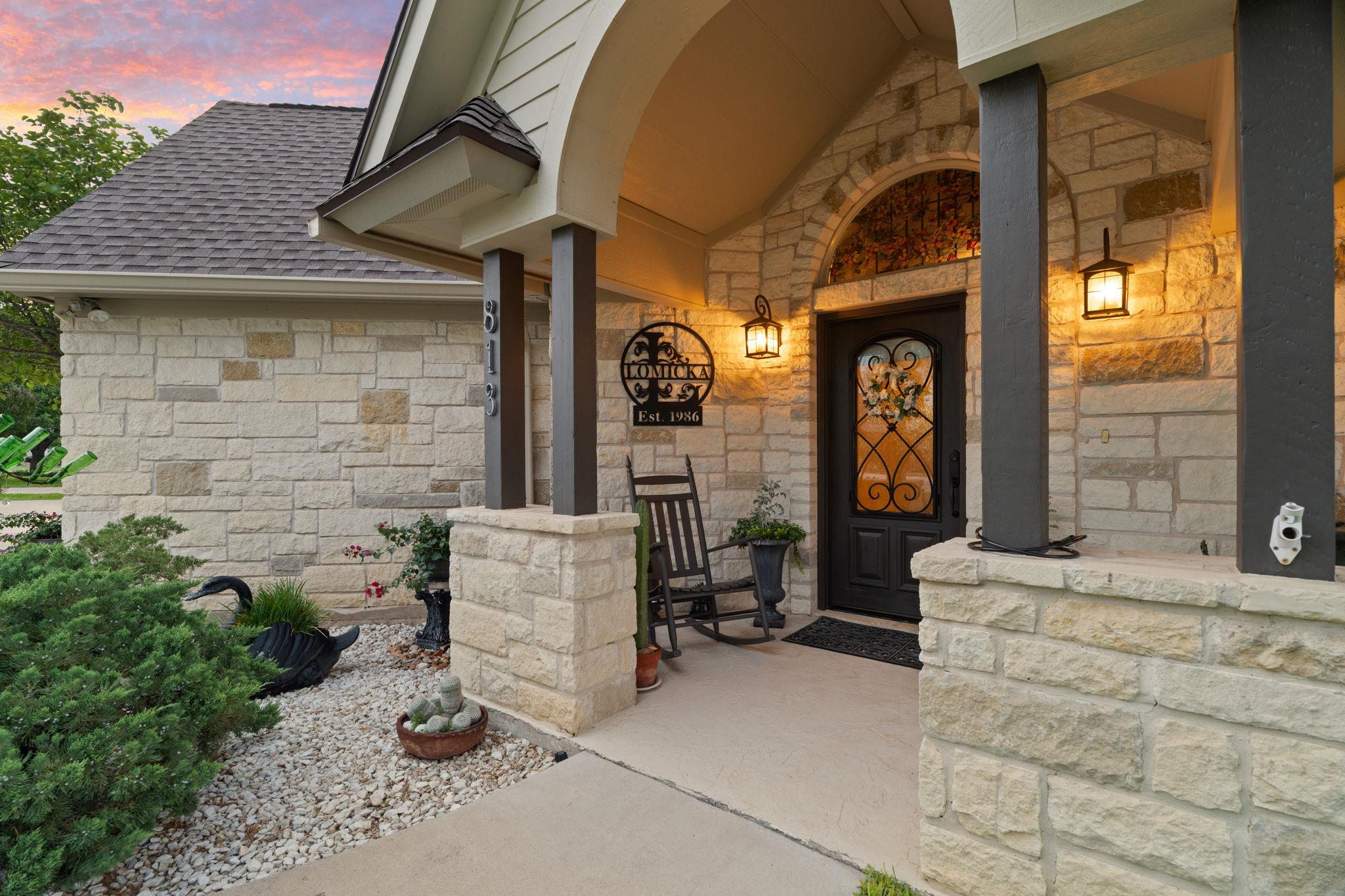 813 Lacey Oak Cir, Marble Falls, TX 78654