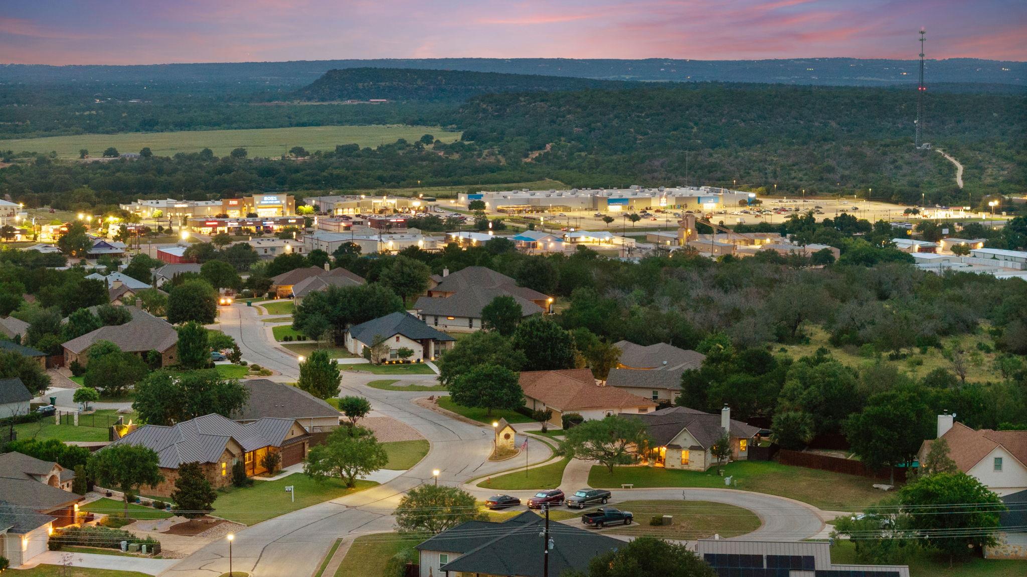 813 Lacey Oak Cir, Marble Falls, TX 78654