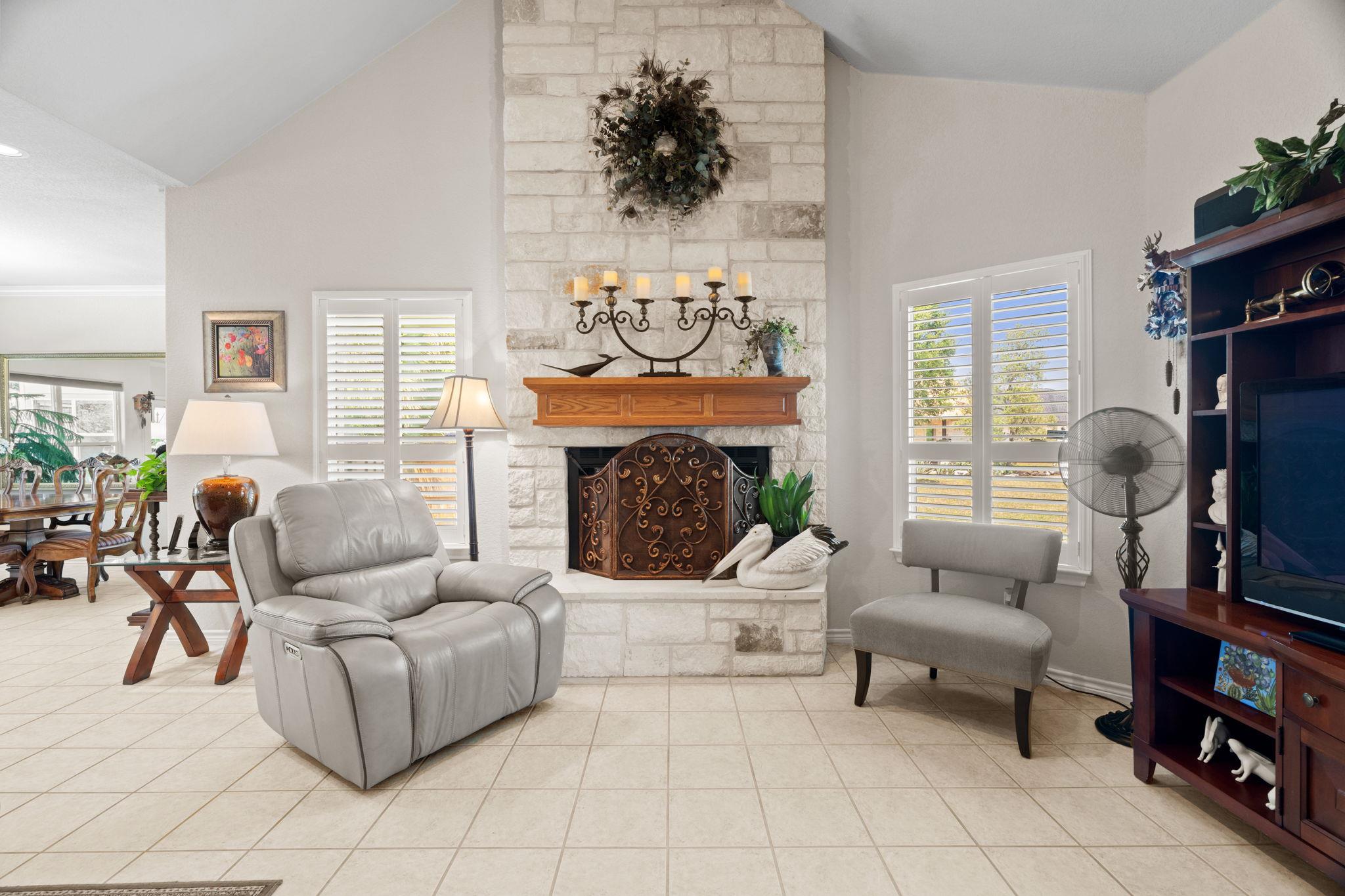 813 Lacey Oak Cir, Marble Falls, TX 78654