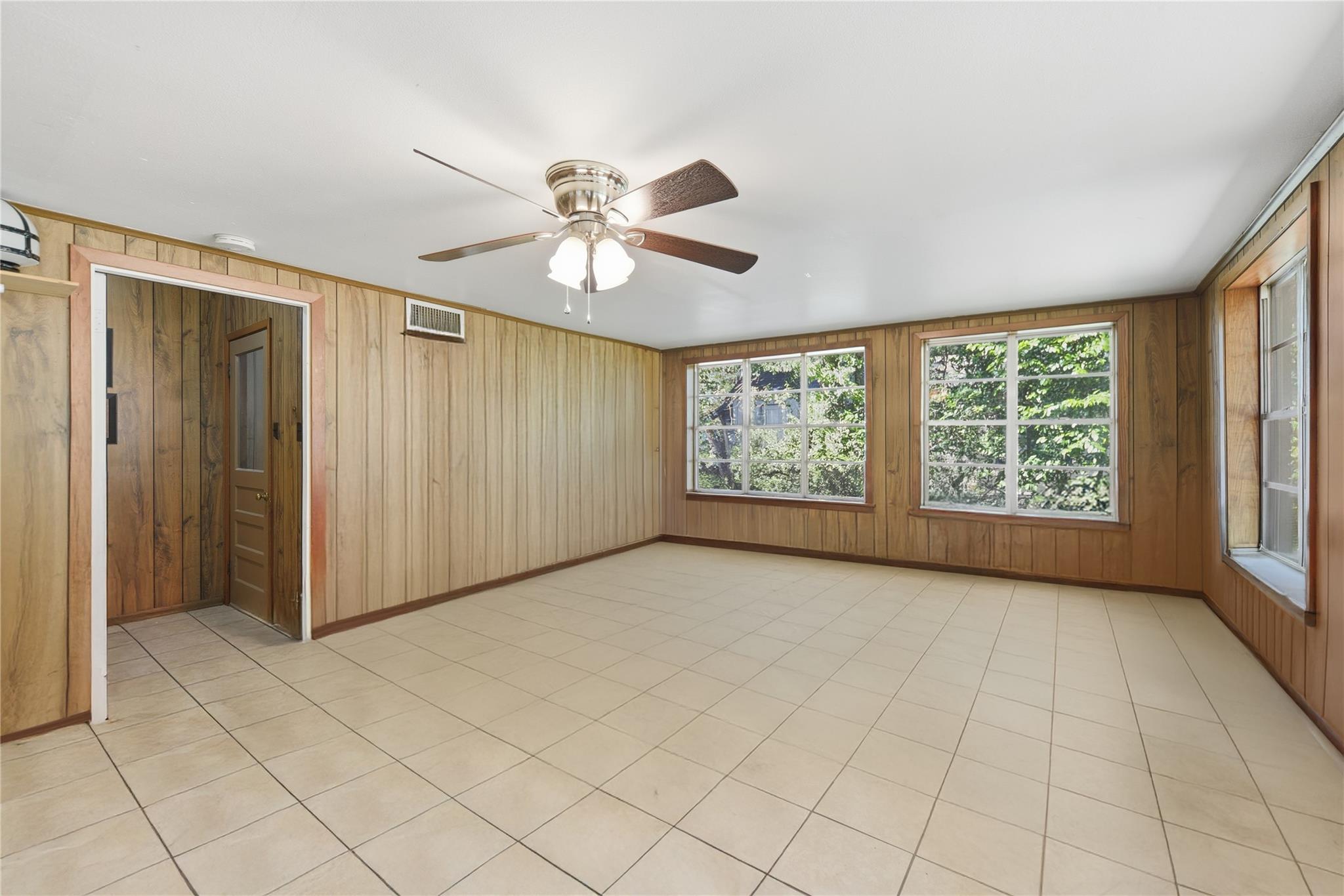 1703 S Day St, Brenham, TX 77833