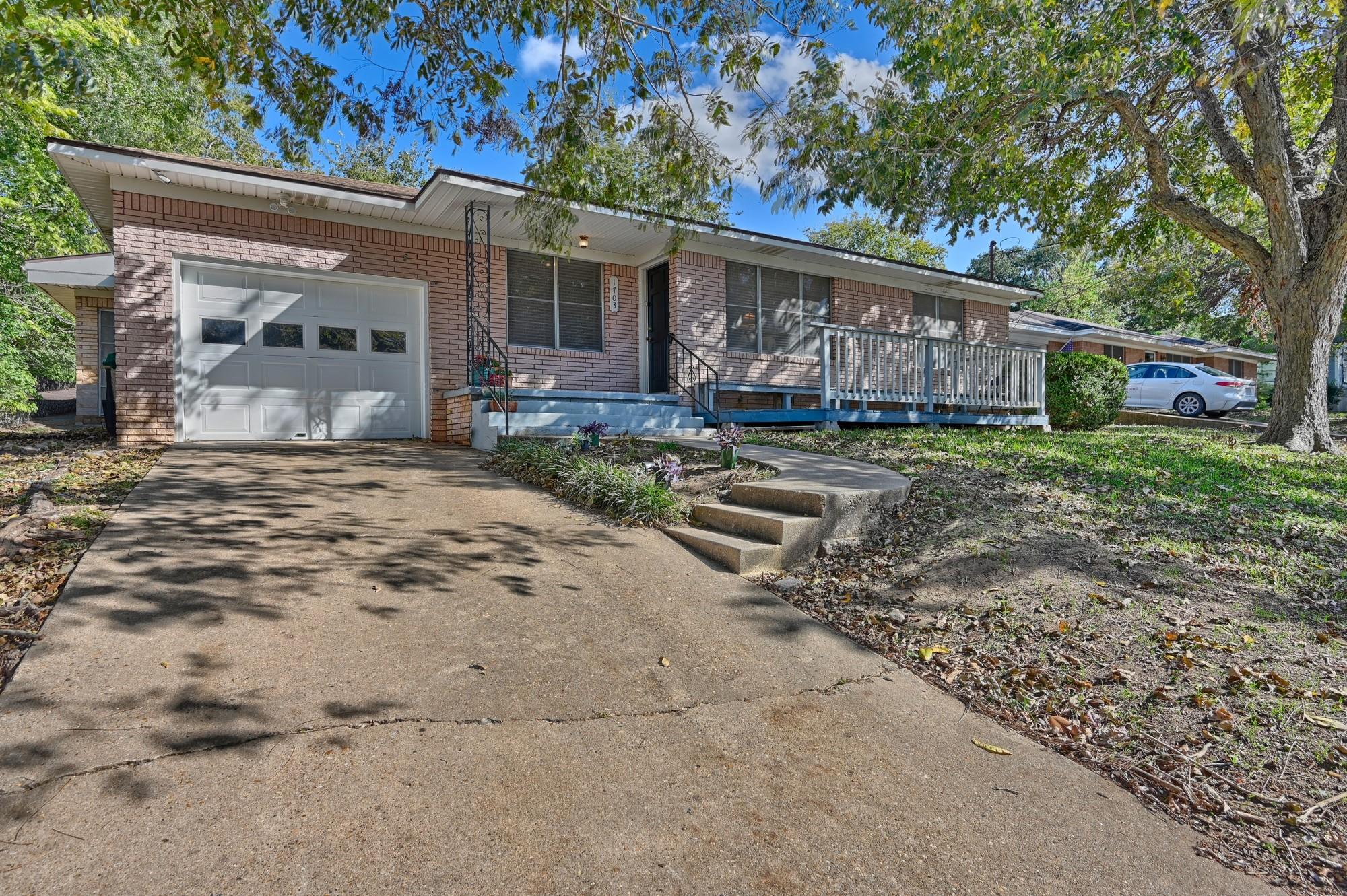 1703 S Day St, Brenham, TX 77833