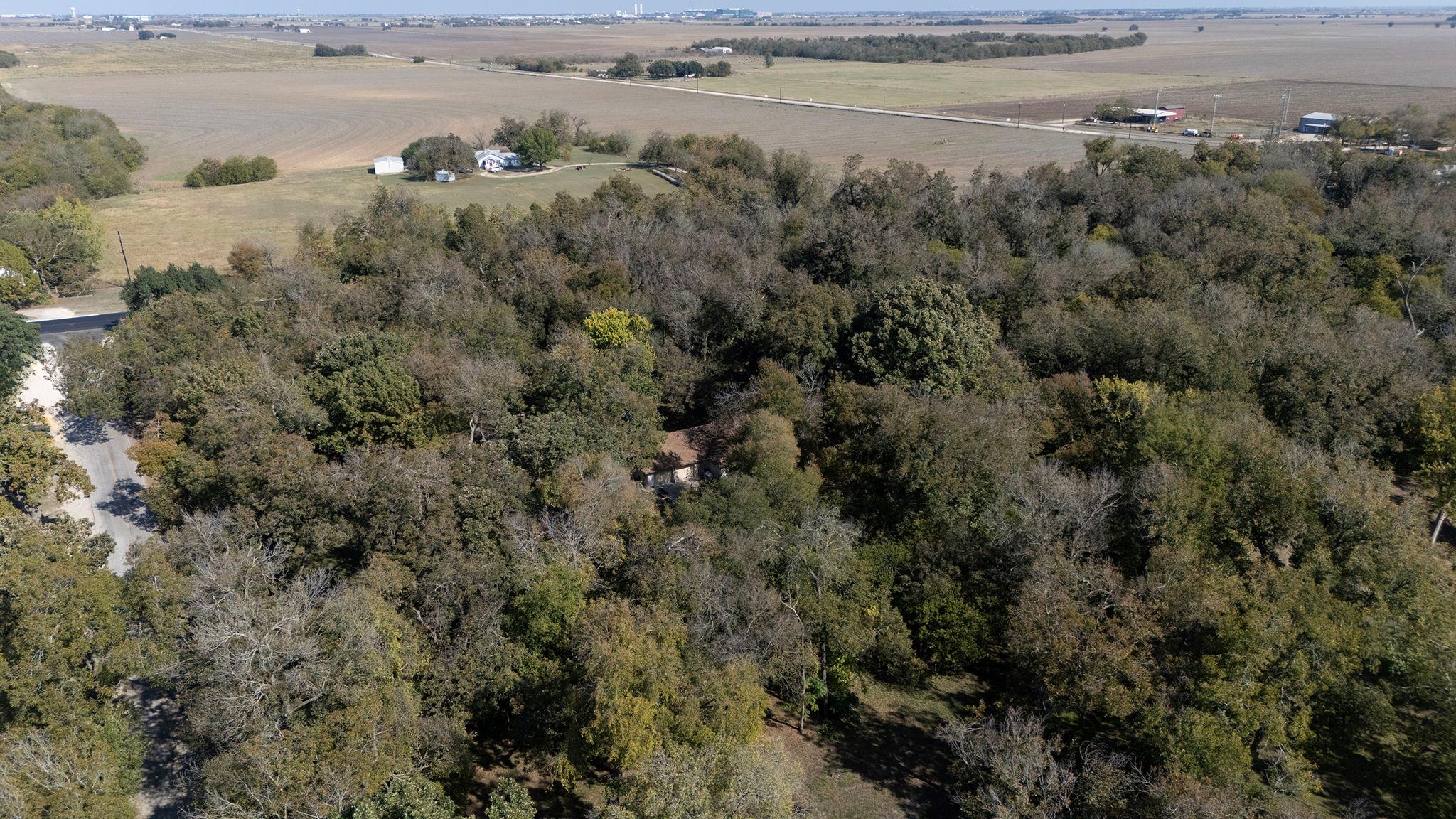 75 County Road 129, Taylor, TX 76574