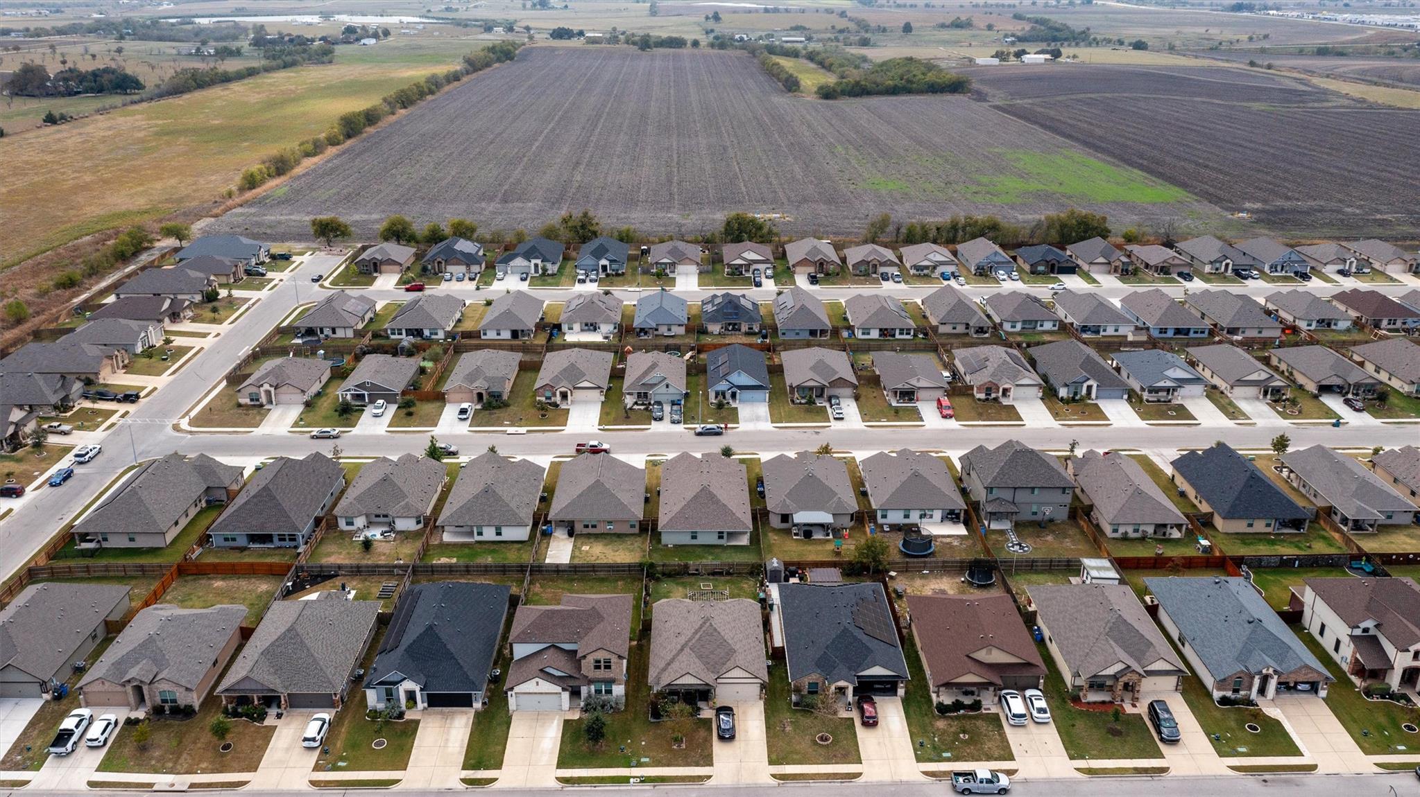 227 Reagor Dr, Taylor, TX 76574