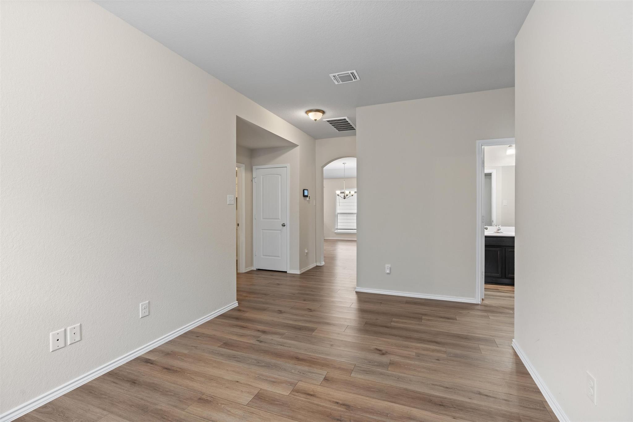 227 Reagor Dr, Taylor, TX 76574