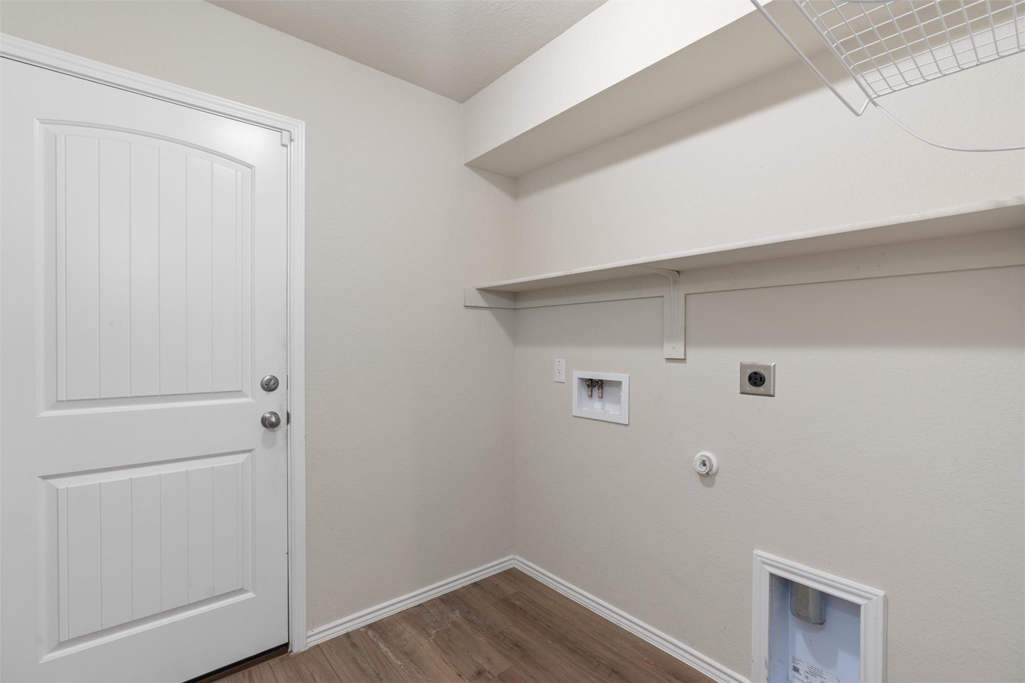 227 Reagor Dr, Taylor, TX 76574