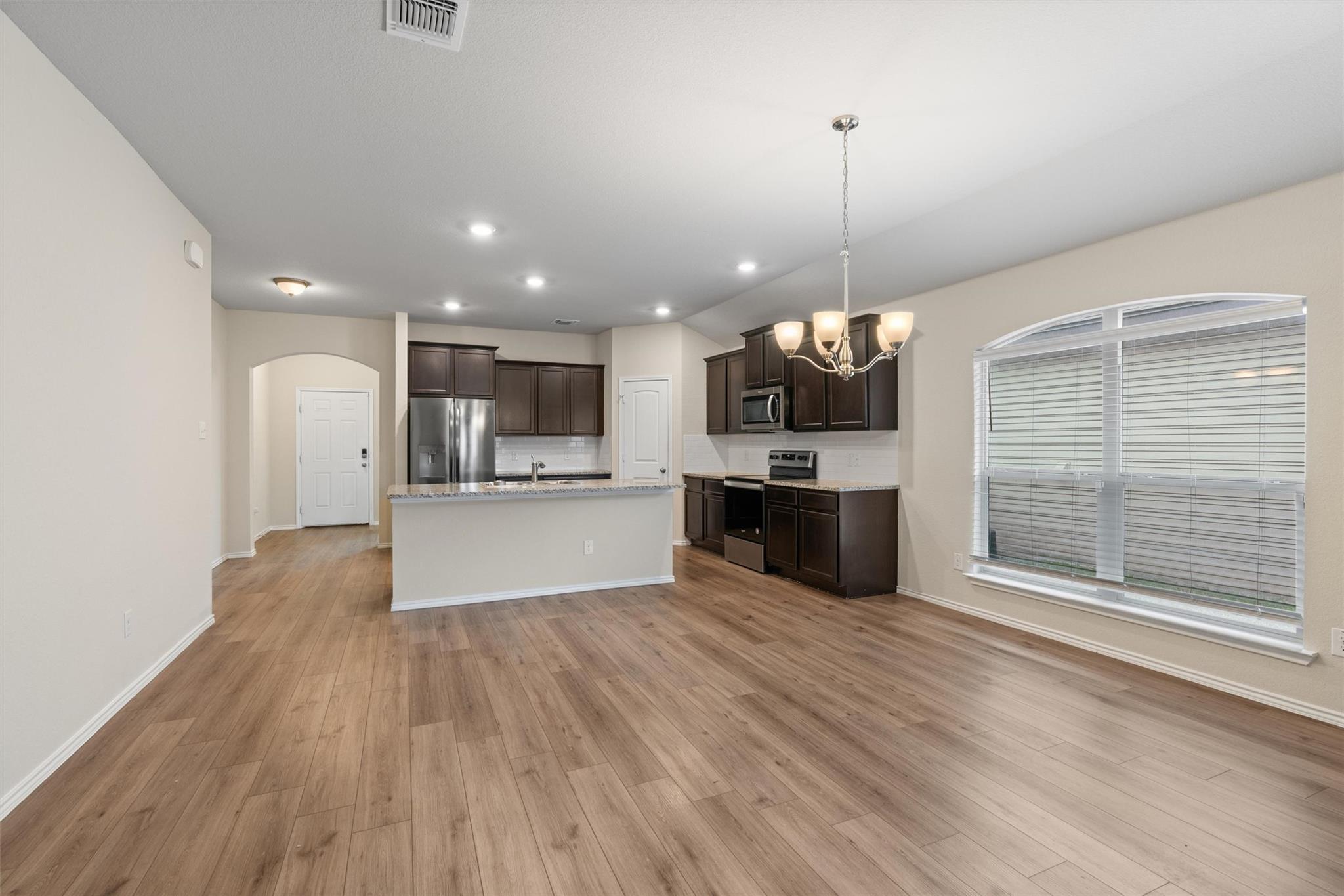 227 Reagor Dr, Taylor, TX 76574