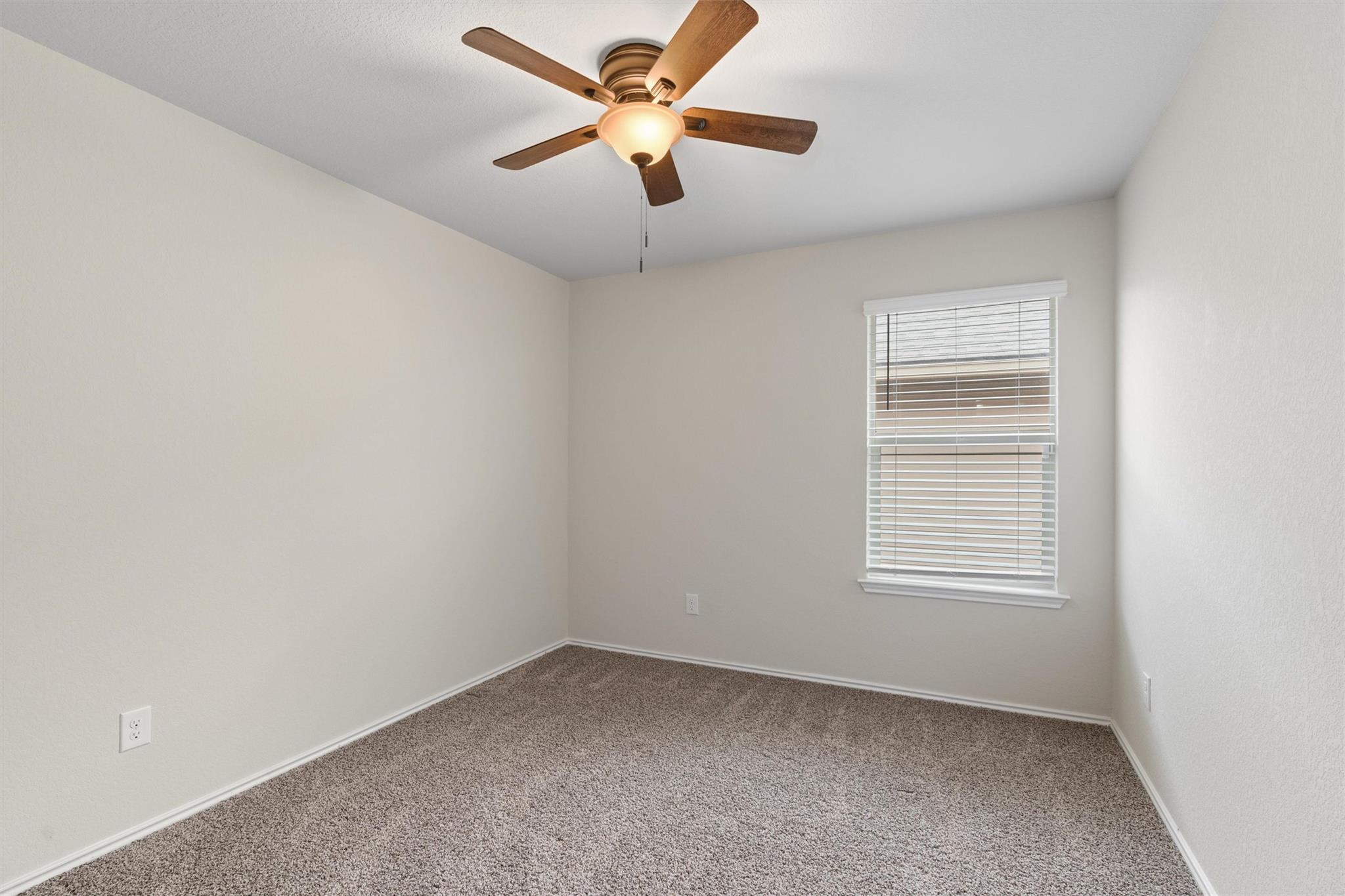 227 Reagor Dr, Taylor, TX 76574