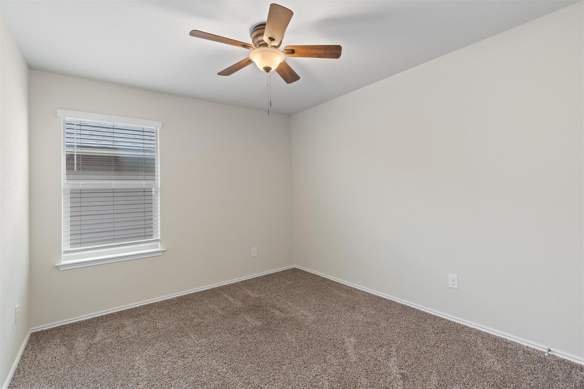 227 Reagor Dr, Taylor, TX 76574