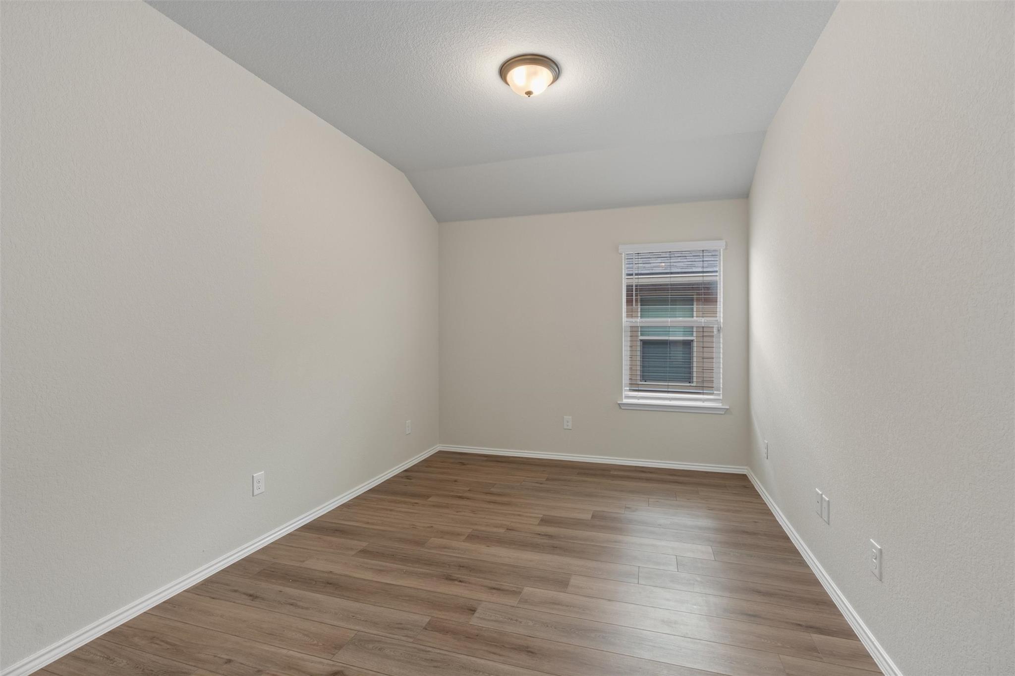 227 Reagor Dr, Taylor, TX 76574