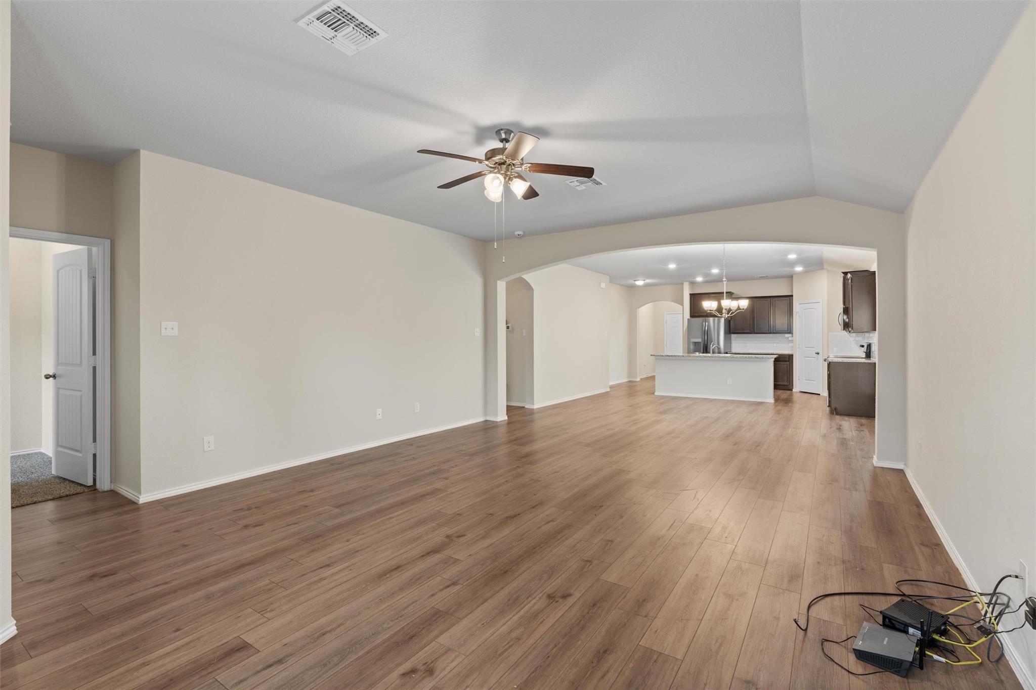 227 Reagor Dr, Taylor, TX 76574