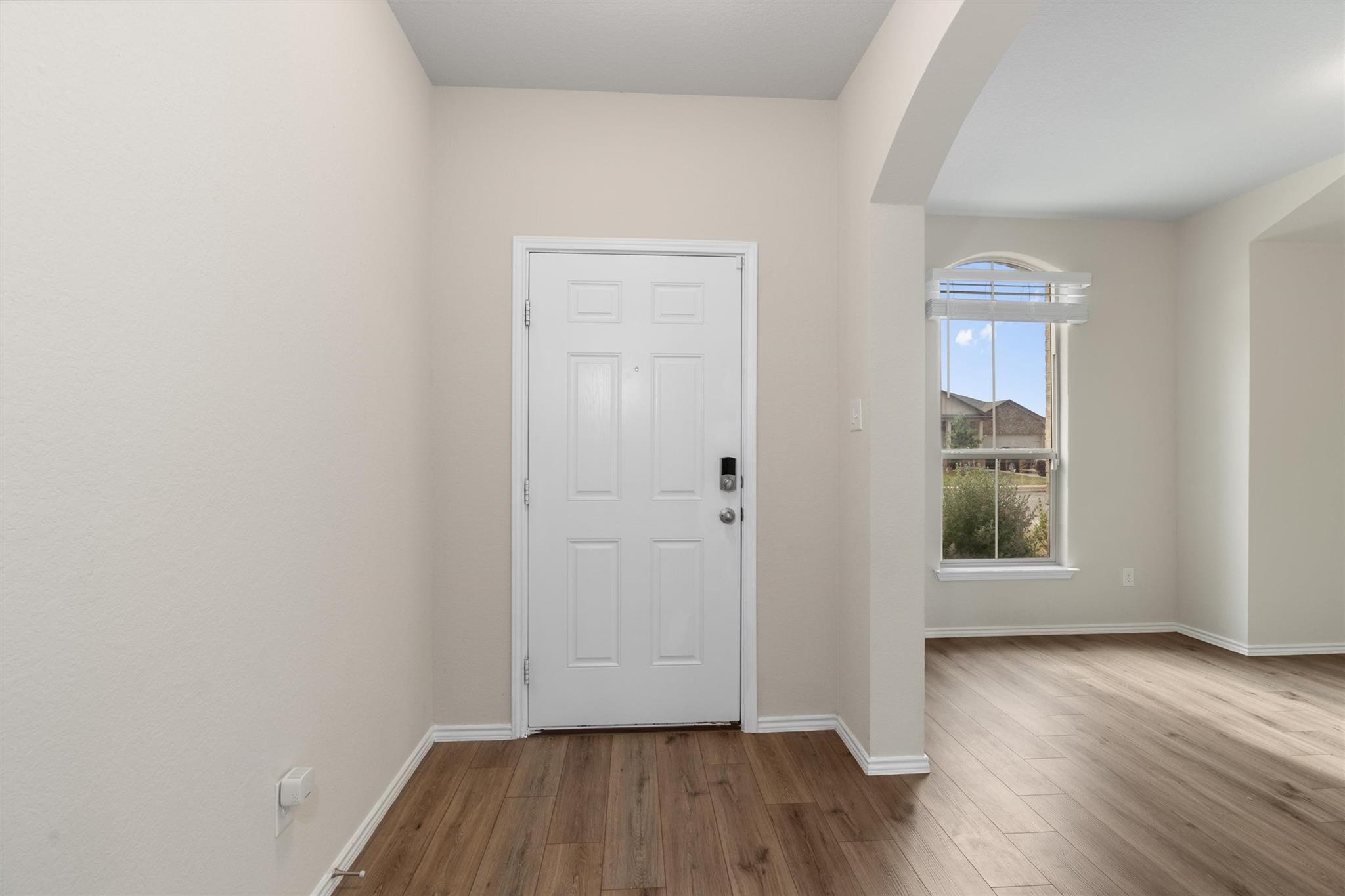 227 Reagor Dr, Taylor, TX 76574