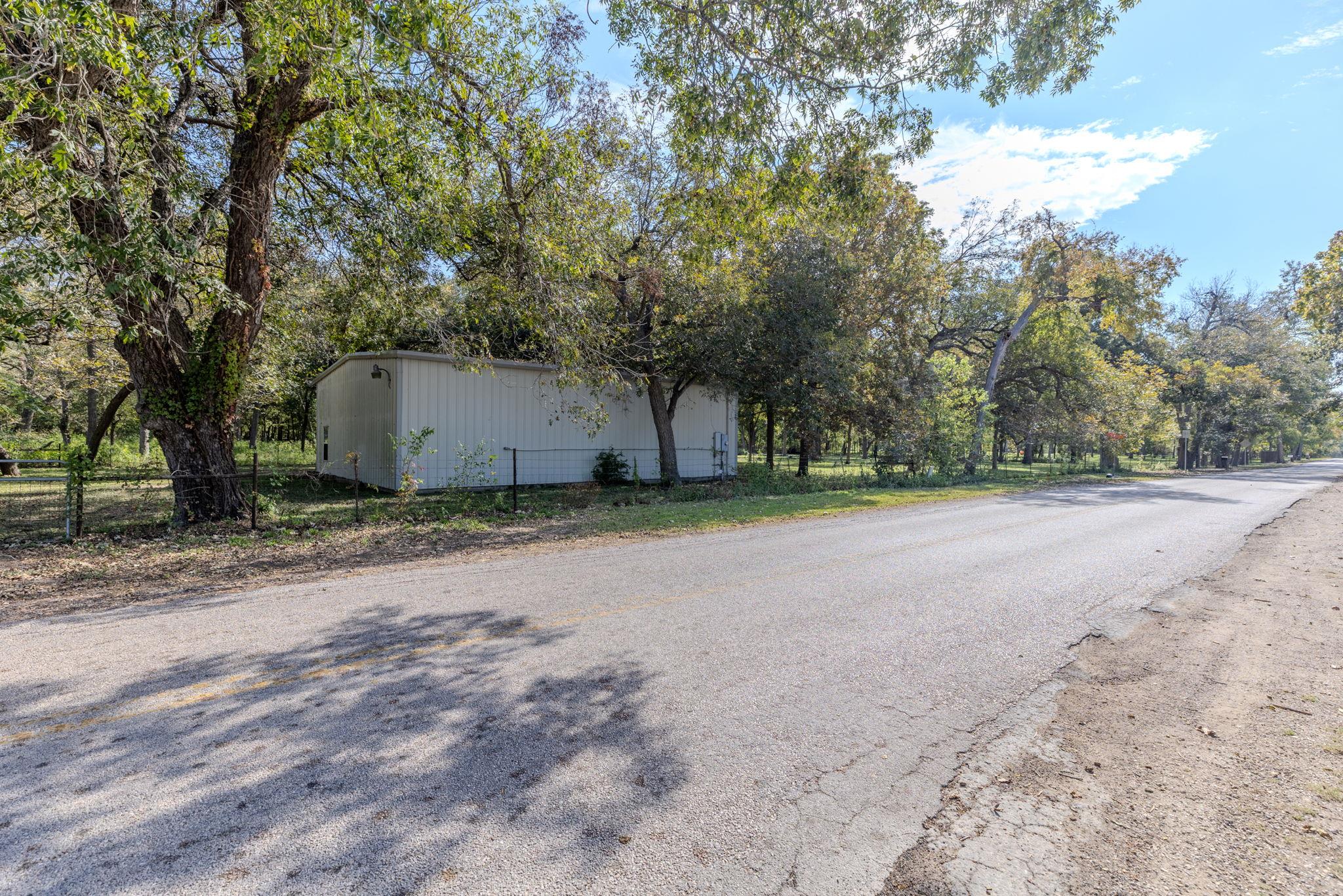 75 County Road 129, Taylor, TX 76574