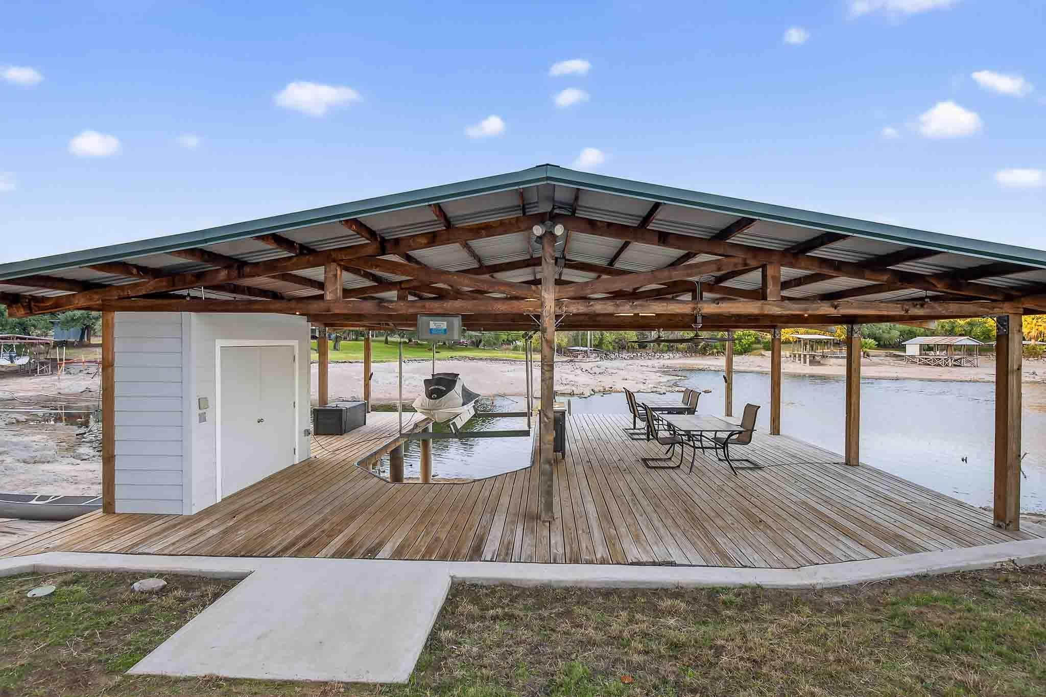 1002 S Rockwood Dr, Buchanan Dam, TX 78609