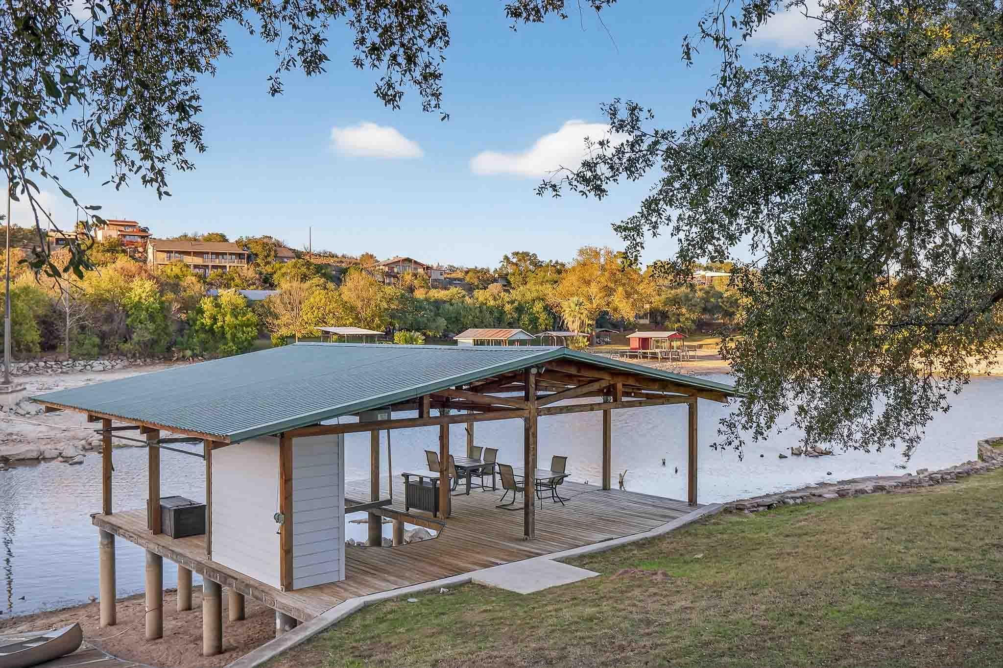 1002 S Rockwood Dr, Buchanan Dam, TX 78609