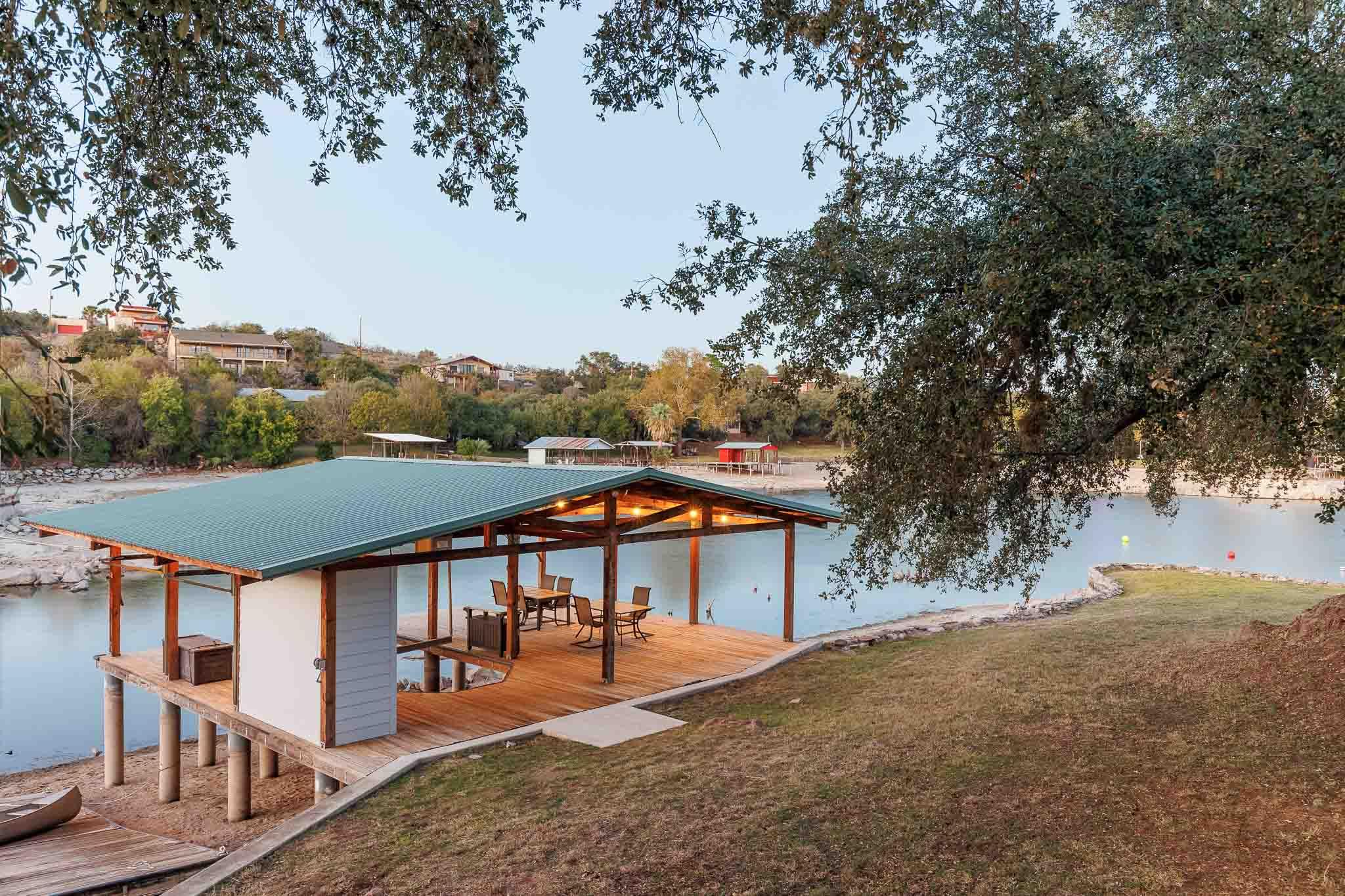 1002 S Rockwood Dr, Buchanan Dam, TX 78609