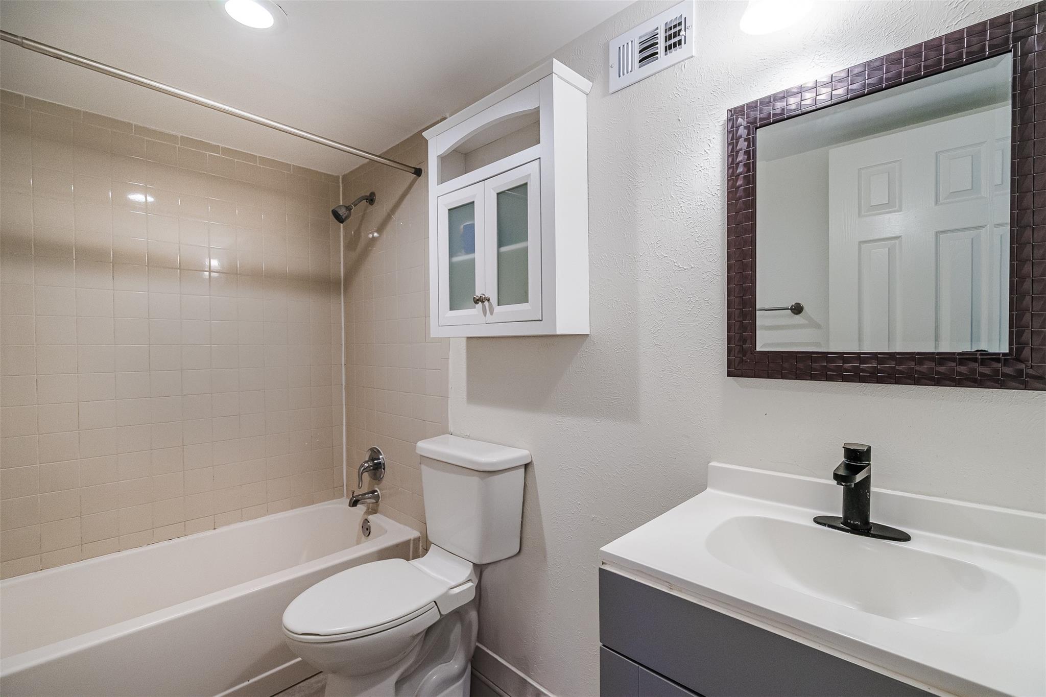 2106 Lamplight Village Cir # A, Austin, TX 78727