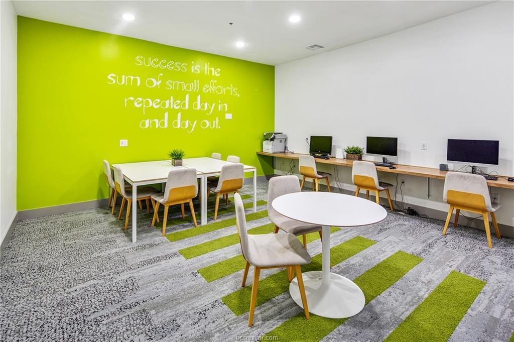 1725 Harvey Mitchell Pkwy S # 1328, College Station, TX 77840