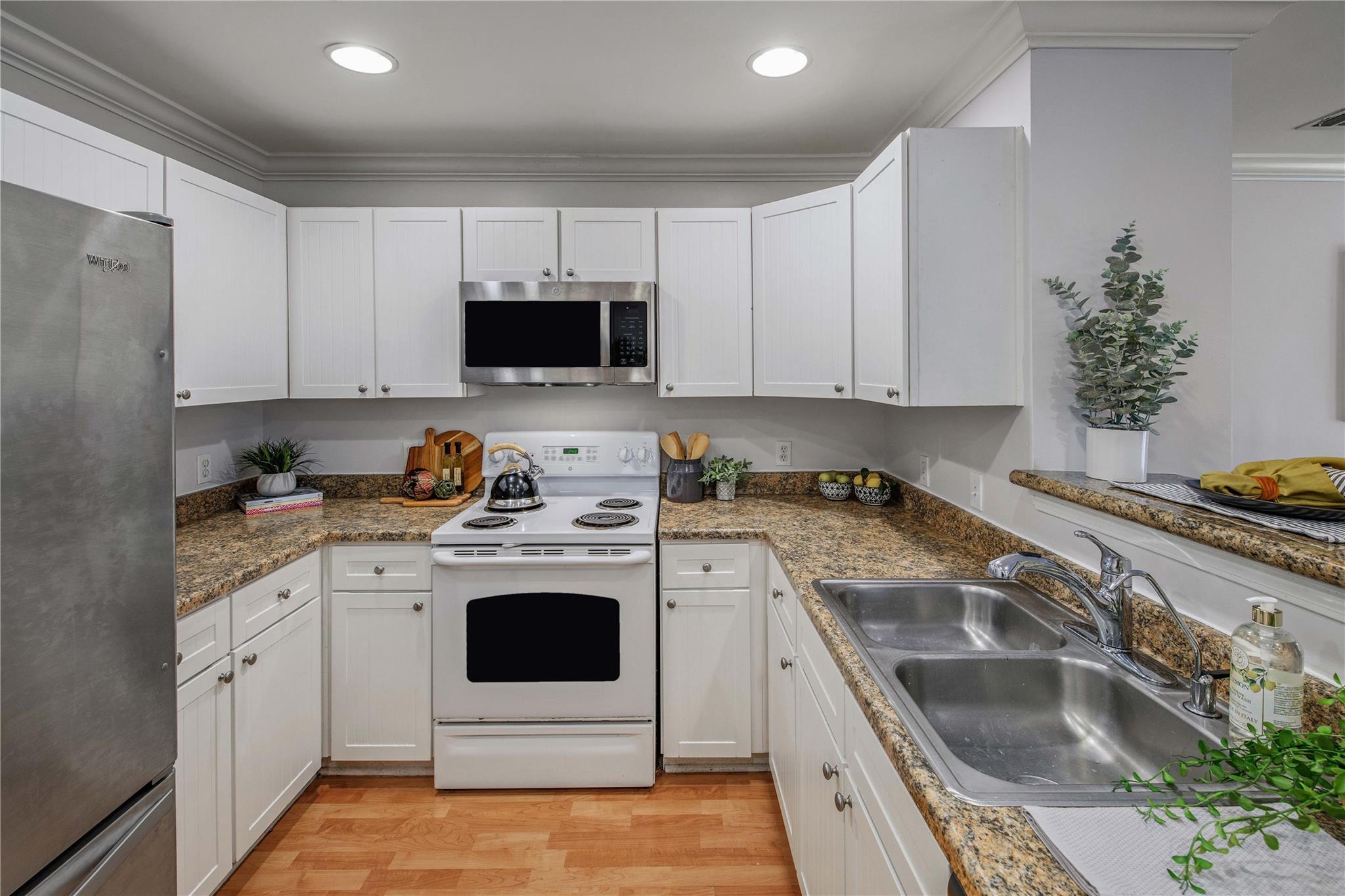 1725 Harvey Mitchell Pkwy S # 1328, College Station, TX 77840