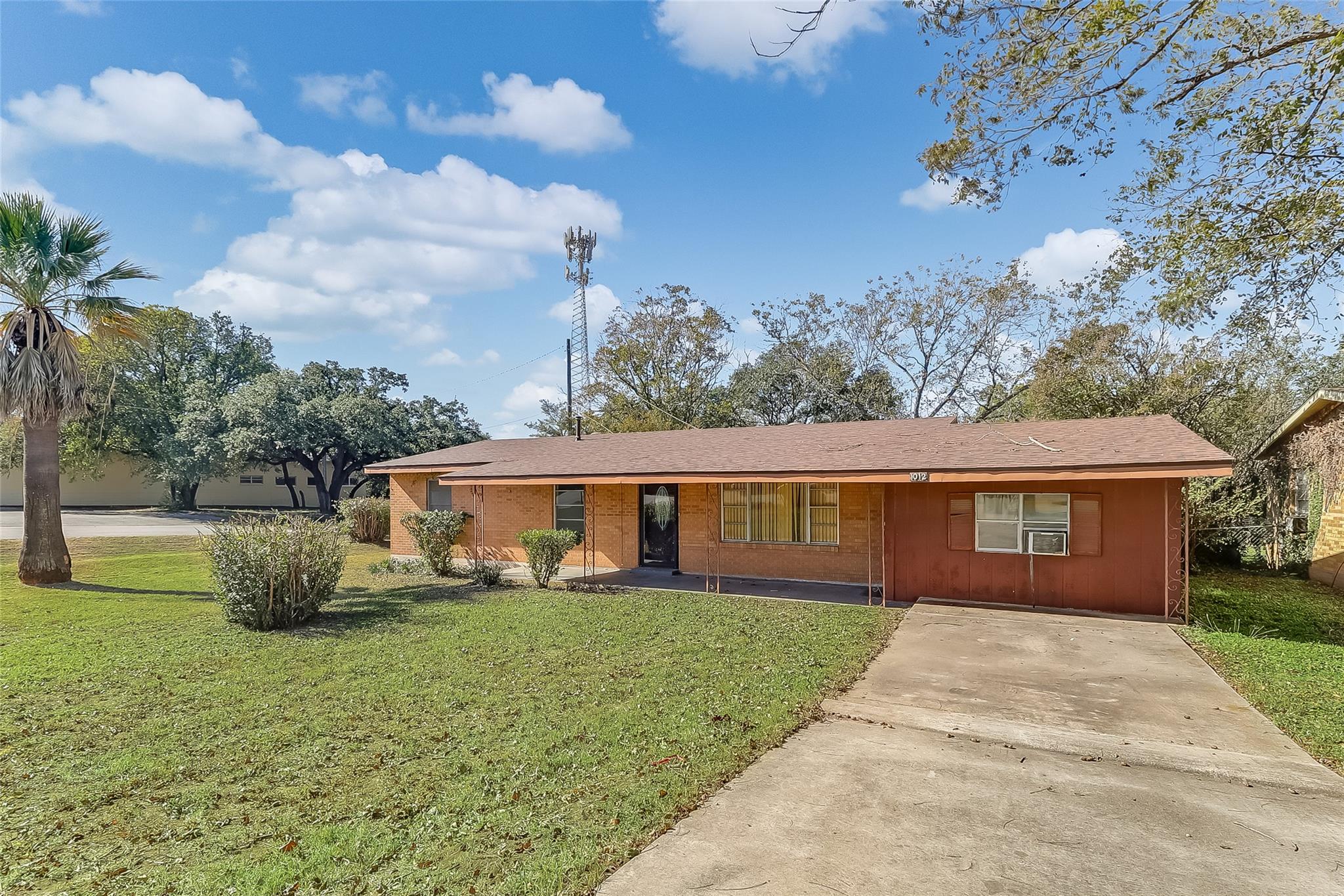 1012 N Water St, Burnet, TX 78611