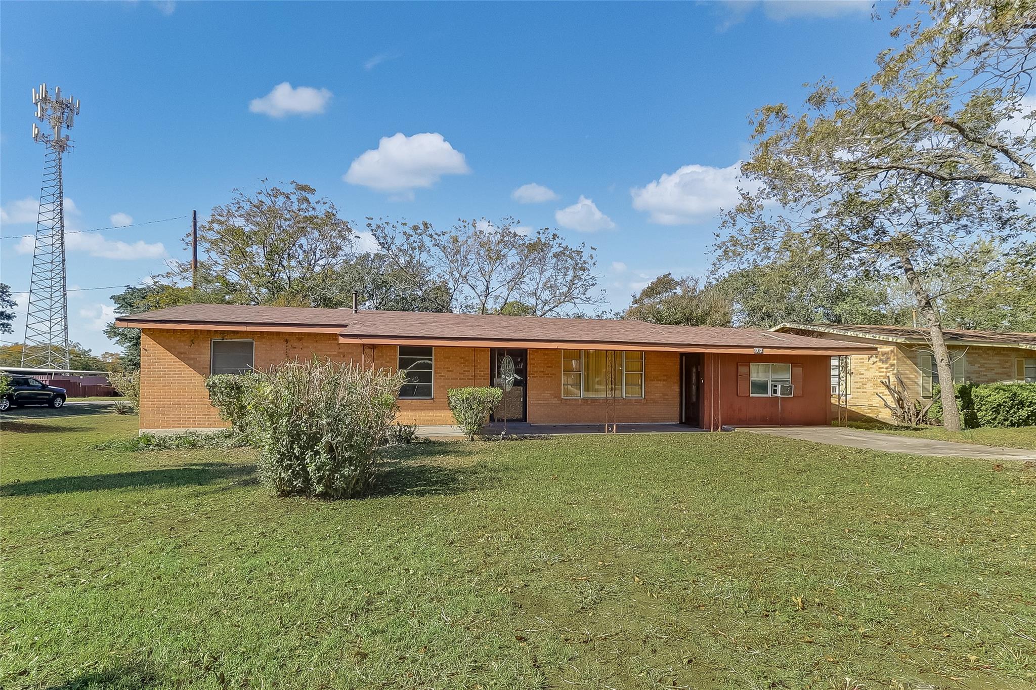 1012 N Water St, Burnet, TX 78611