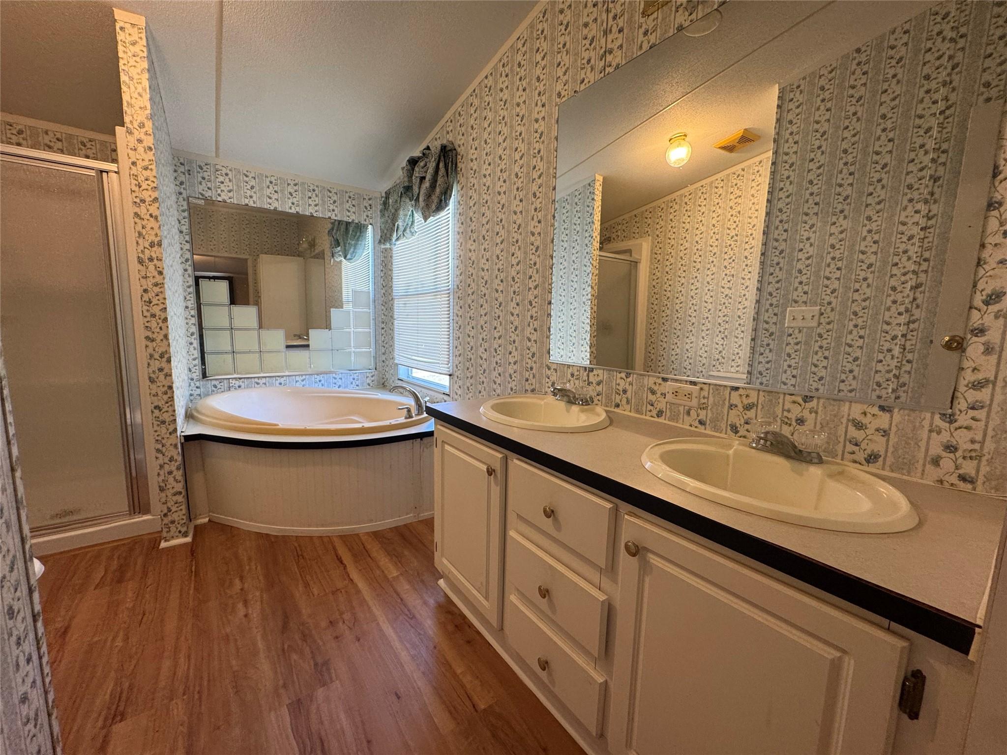 114 Speir Ln # B, Elgin, TX 78621