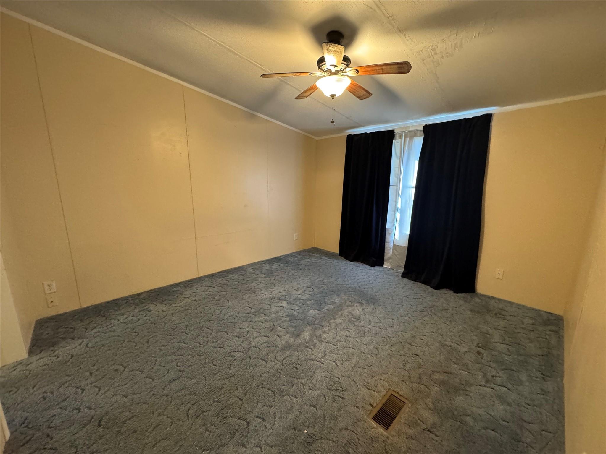 114 Speir Ln # B, Elgin, TX 78621