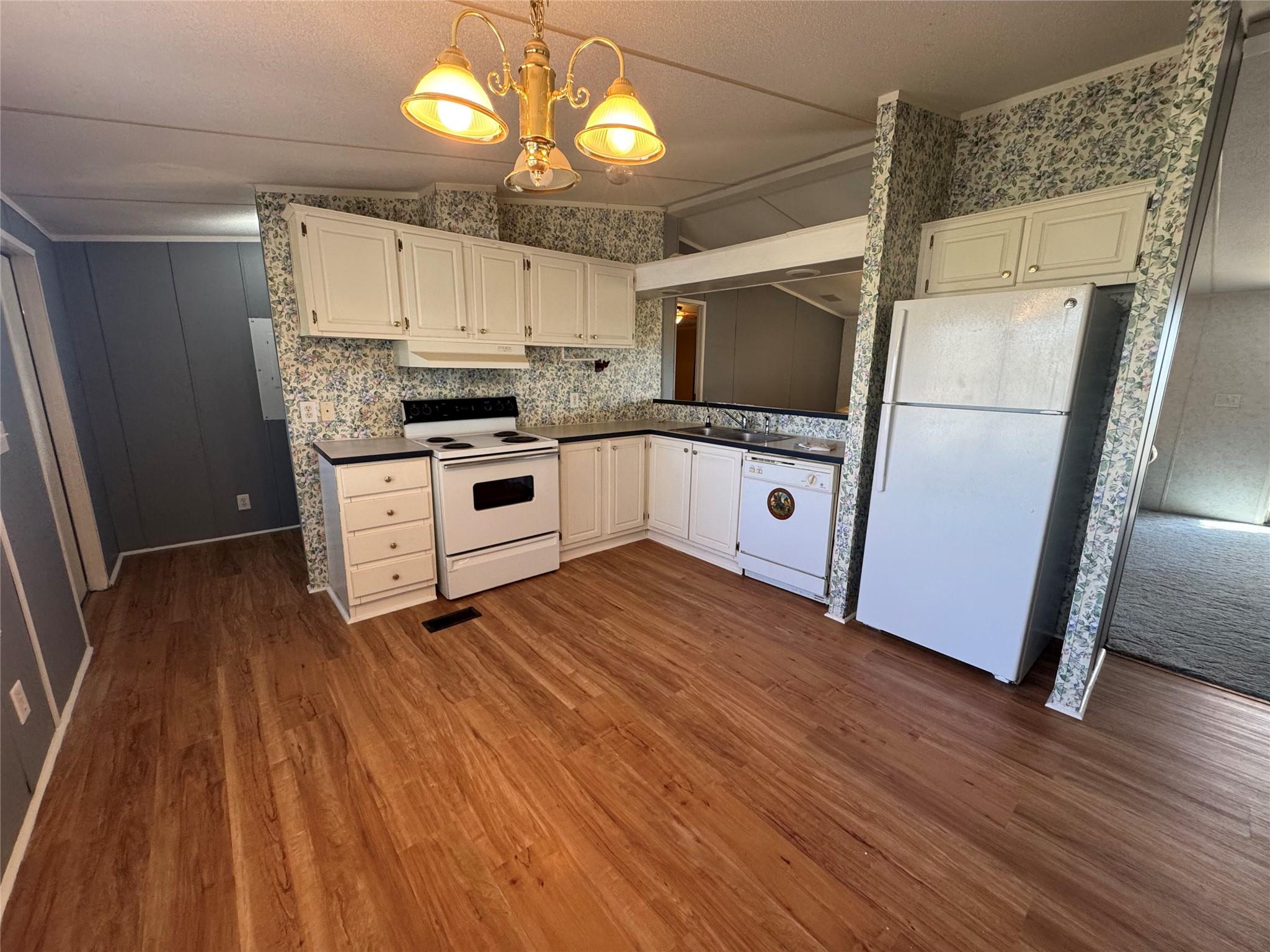 114 Speir Ln # B, Elgin, TX 78621