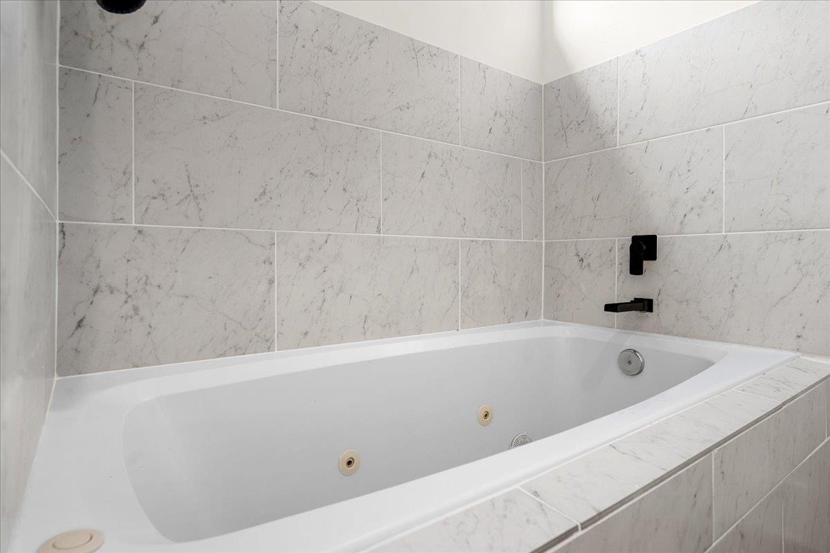 2022 E 2nd St, Austin, TX 78702