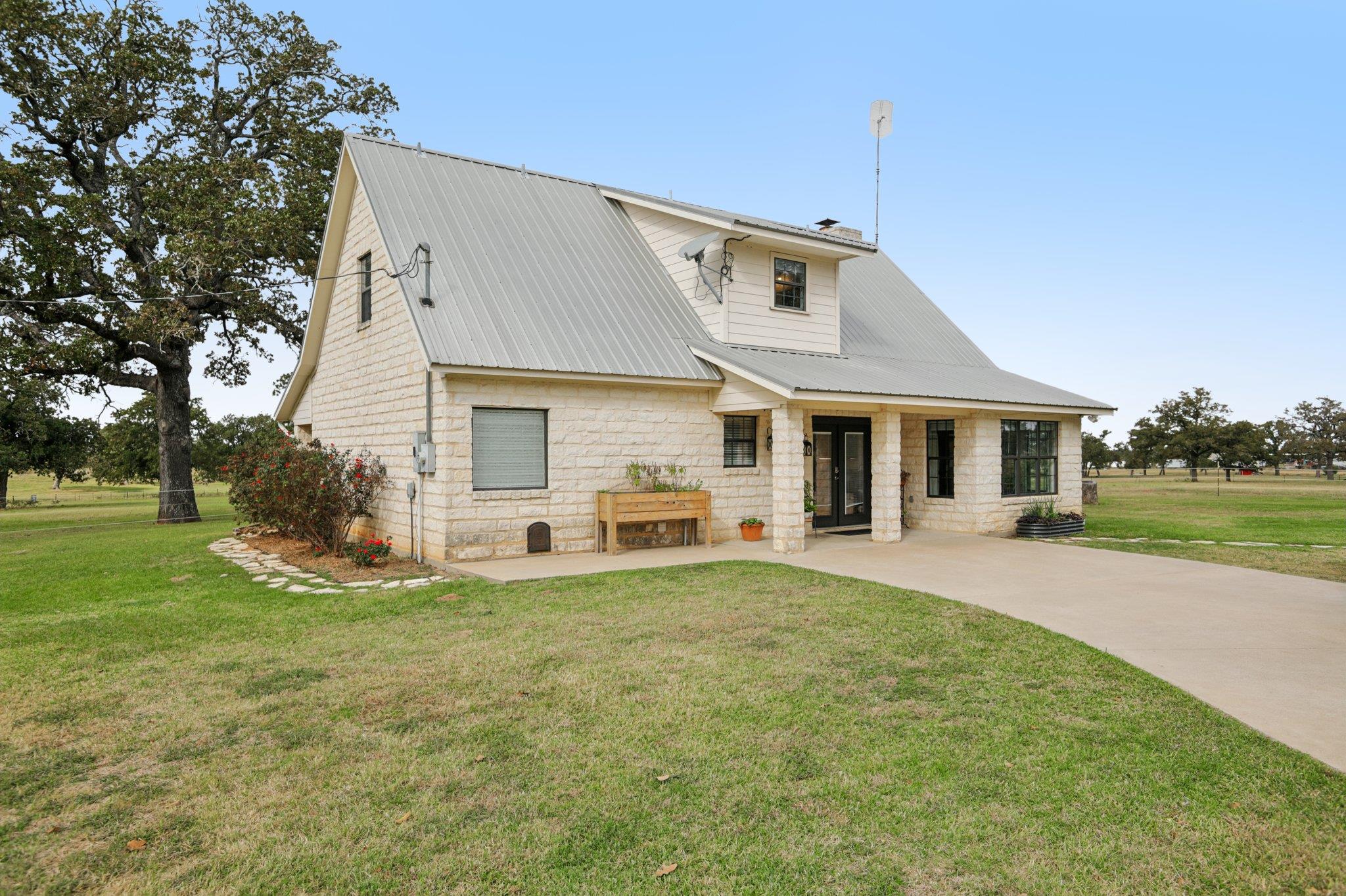 2160 County Road 305, Rockdale, TX 76567