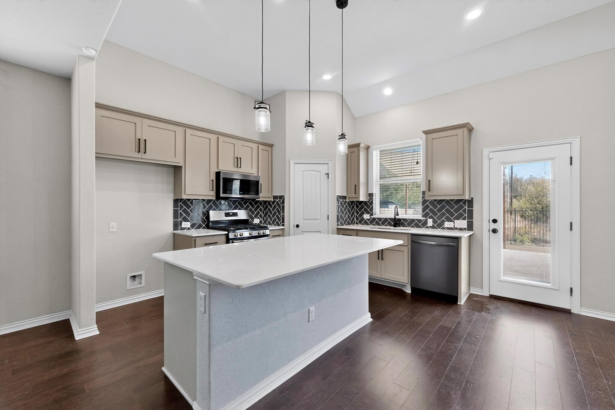 12605 Iron Bridge Dr, Manchaca, TX 78652