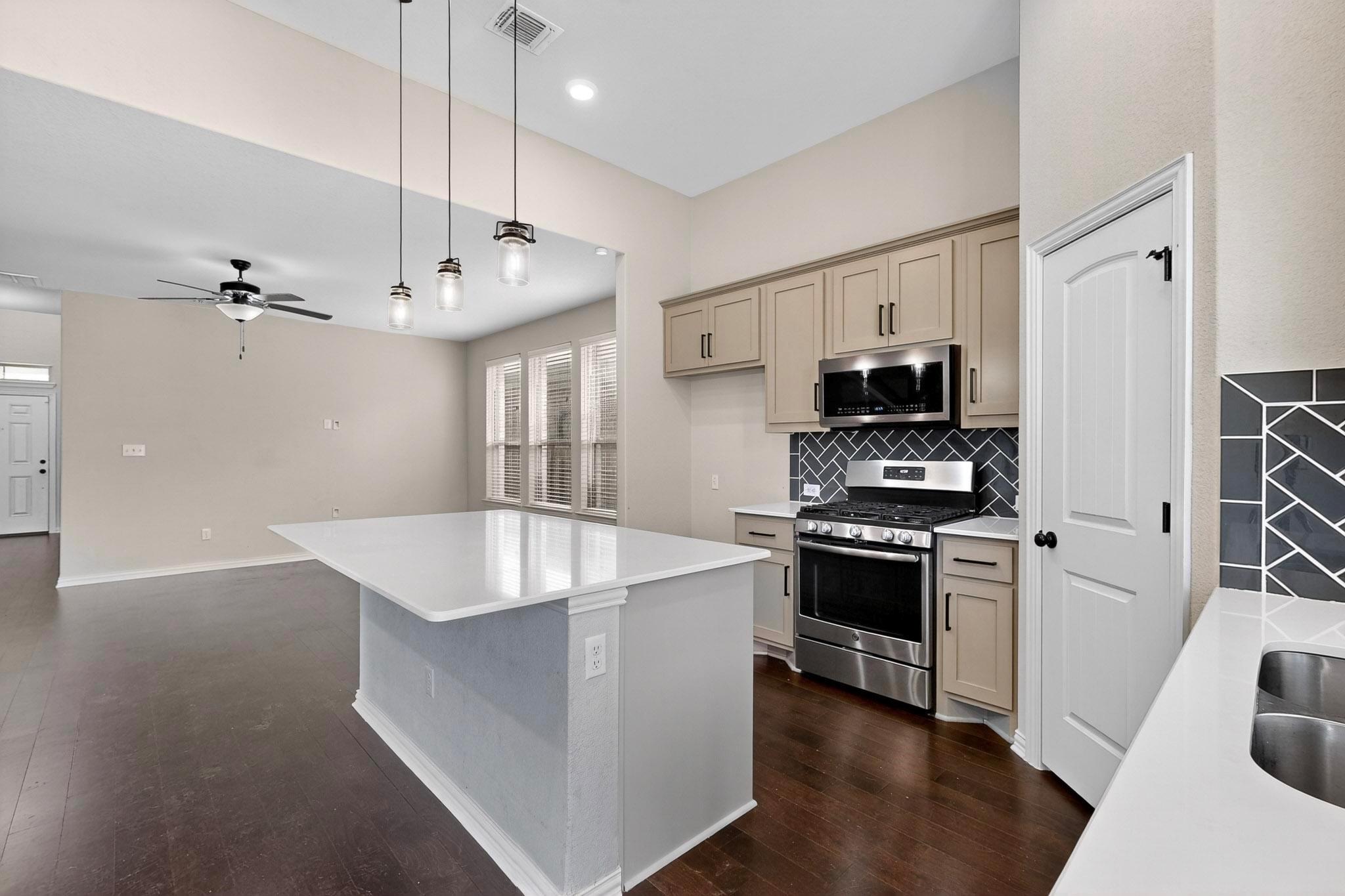 12605 Iron Bridge Dr, Manchaca, TX 78652