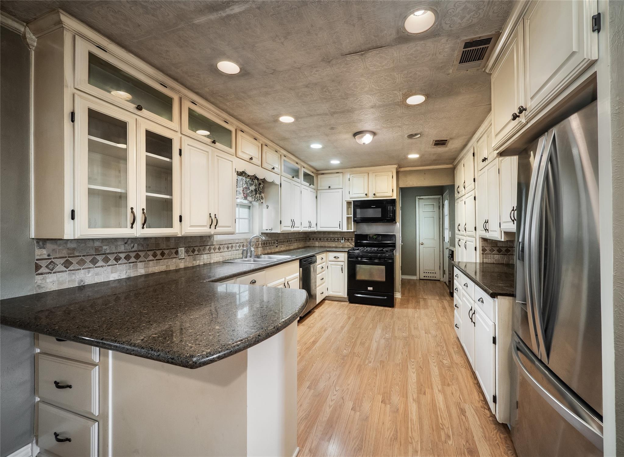 1350 County Road 414, Jonesboro, TX 76538