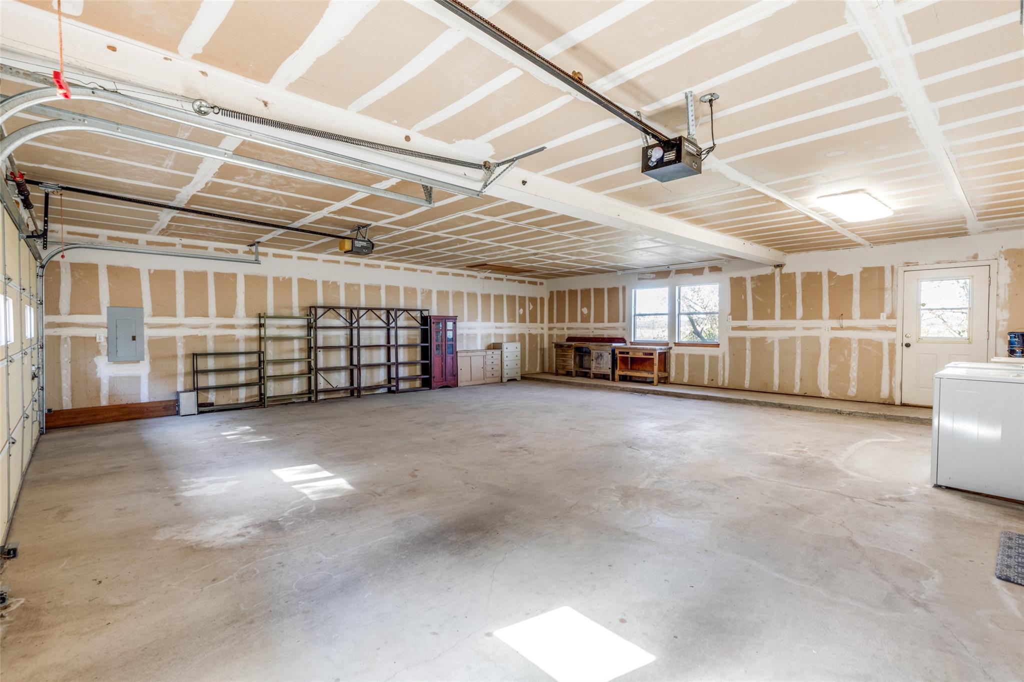 106 Redbud Dr, Spicewood, TX 78669