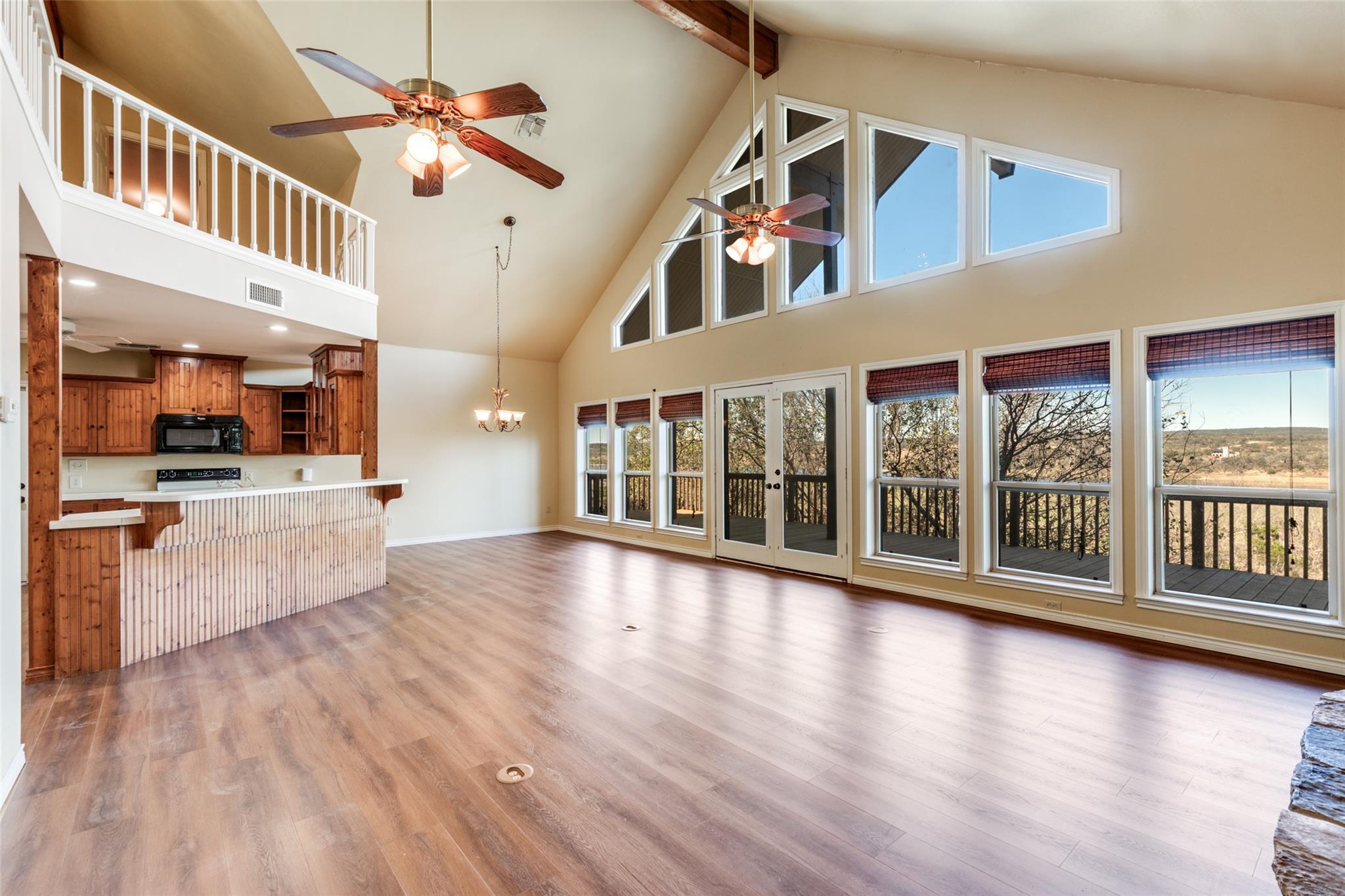 106 Redbud Dr, Spicewood, TX 78669