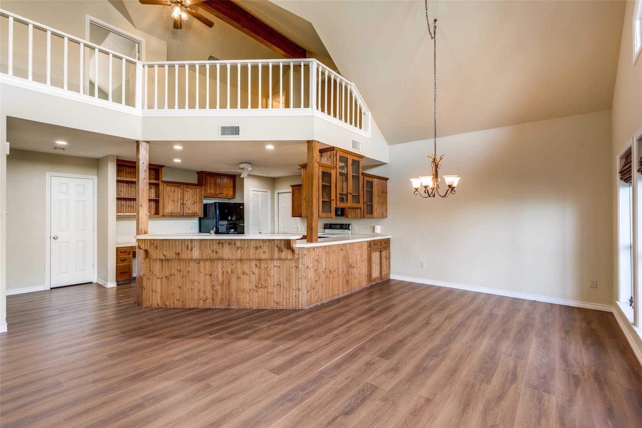 106 Redbud Dr, Spicewood, TX 78669