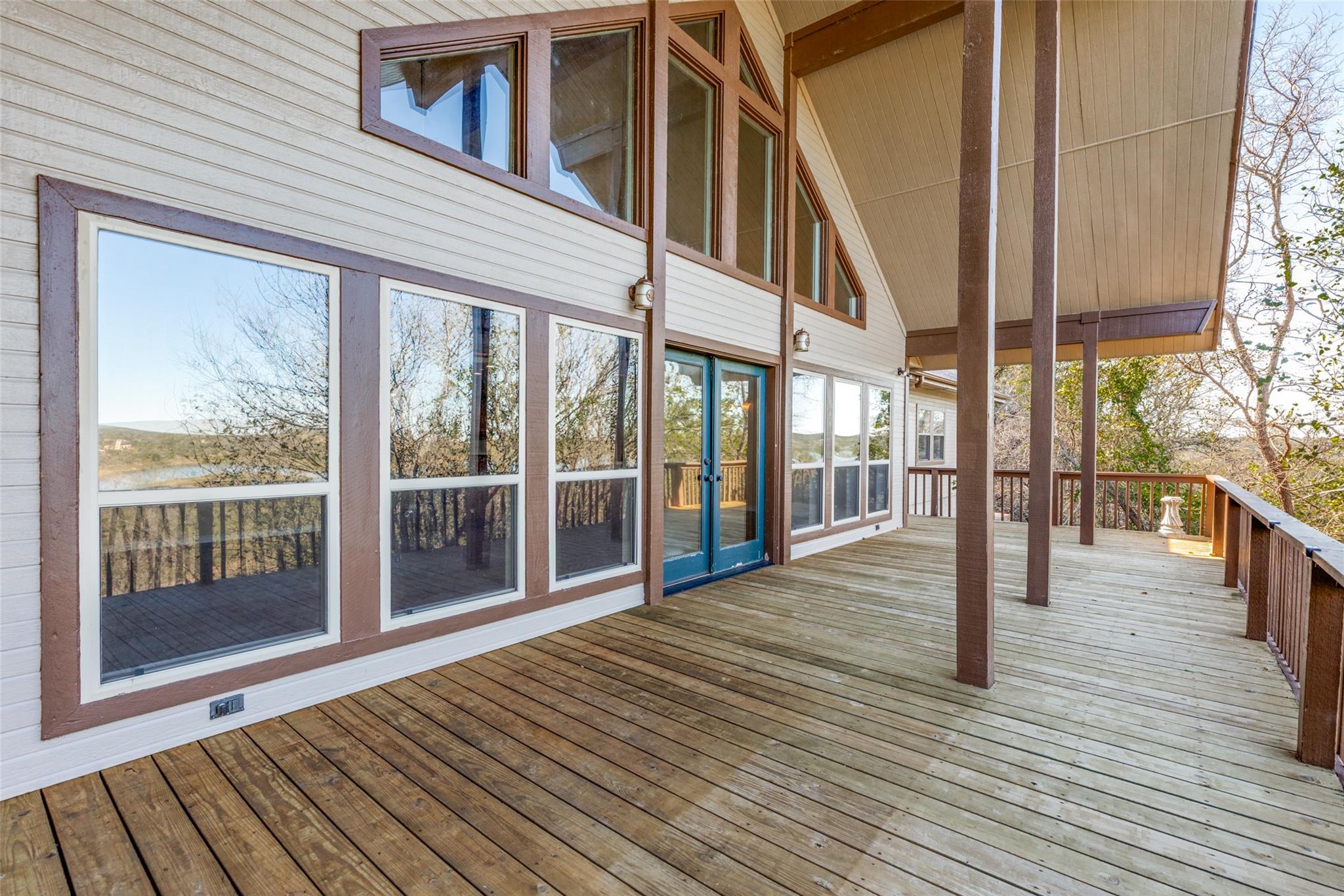 106 Redbud Dr, Spicewood, TX 78669