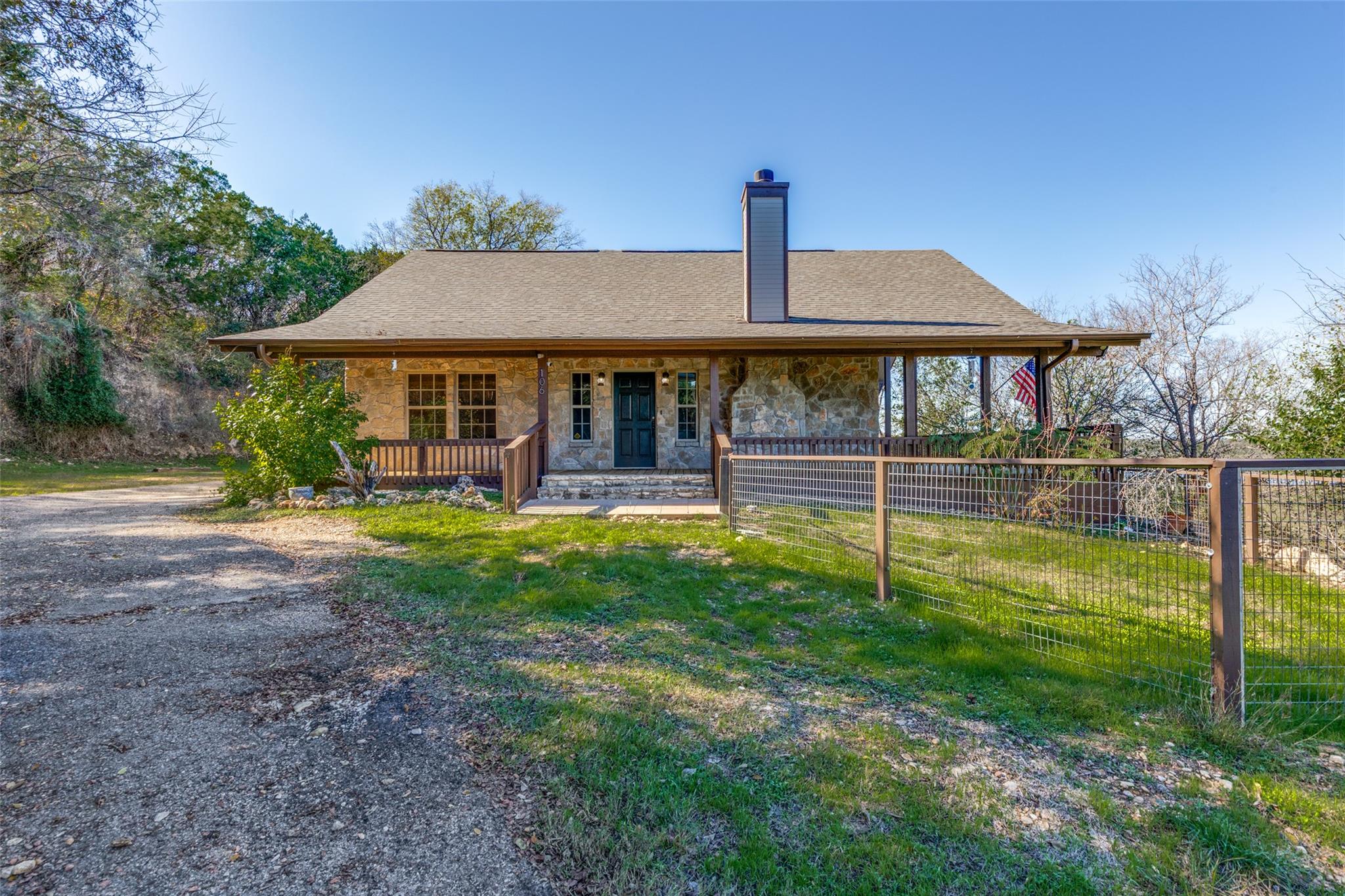 106 Redbud Dr, Spicewood, TX 78669