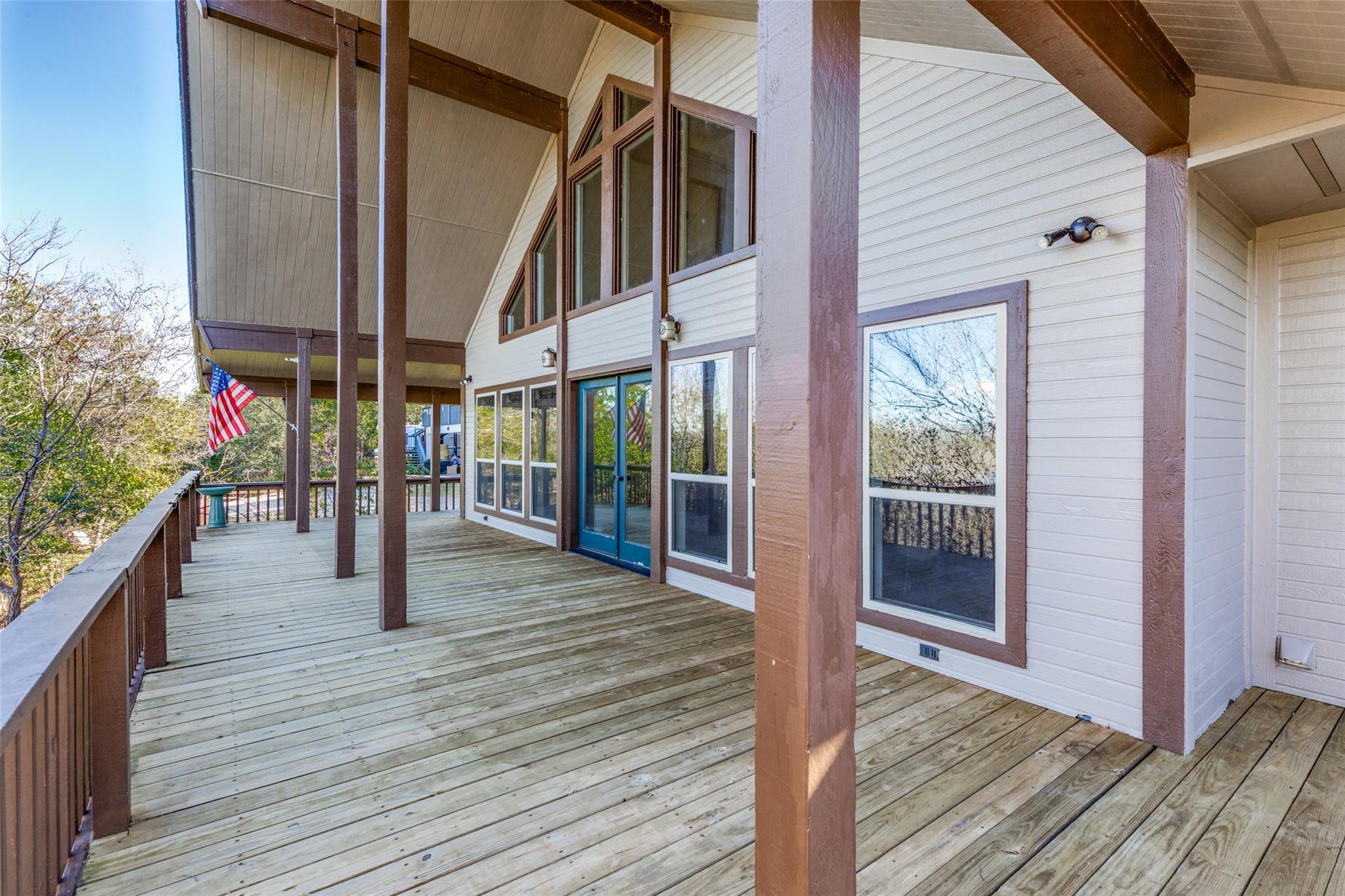 106 Redbud Dr, Spicewood, TX 78669