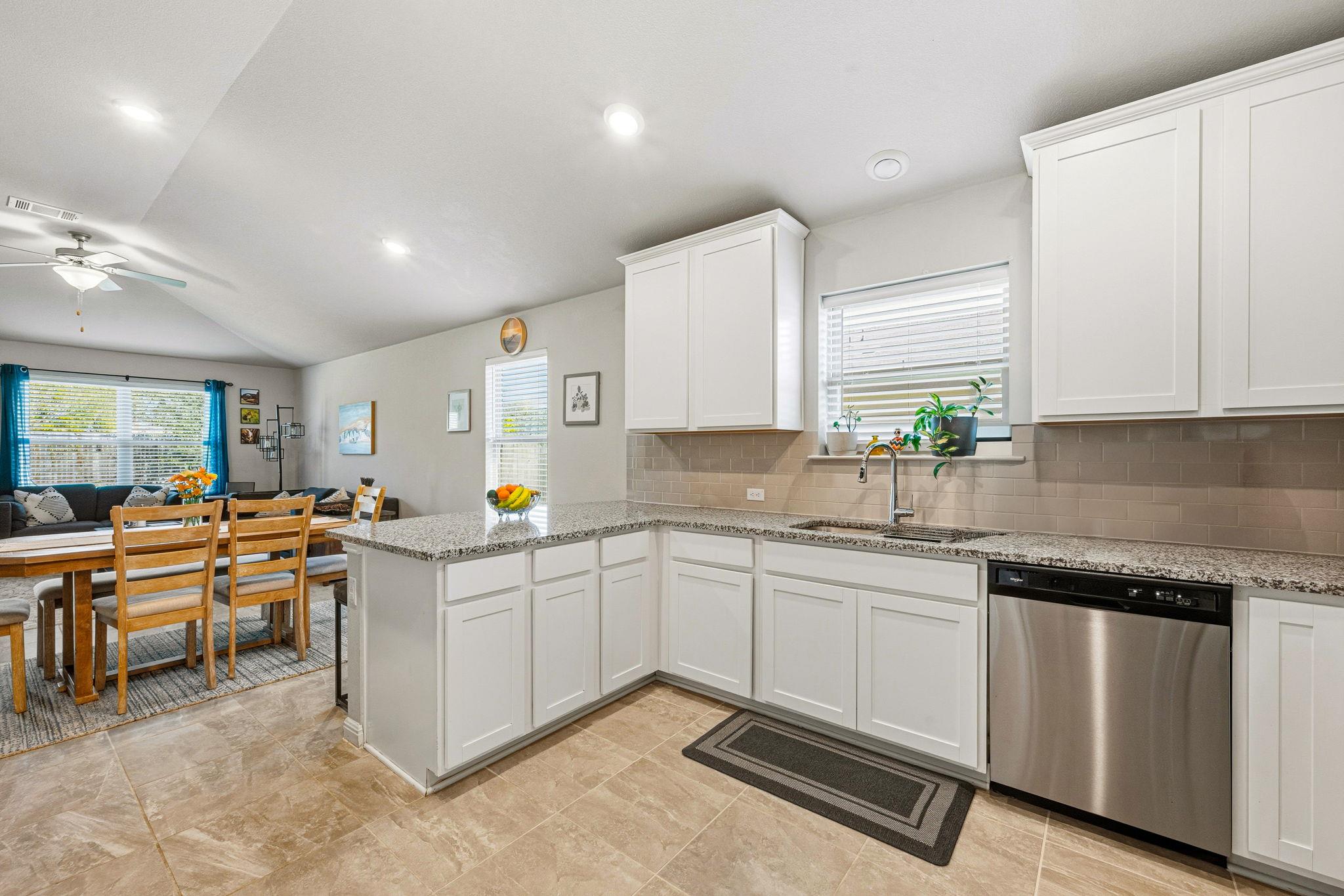 125 Night Sky Dr, Kyle, TX 78640