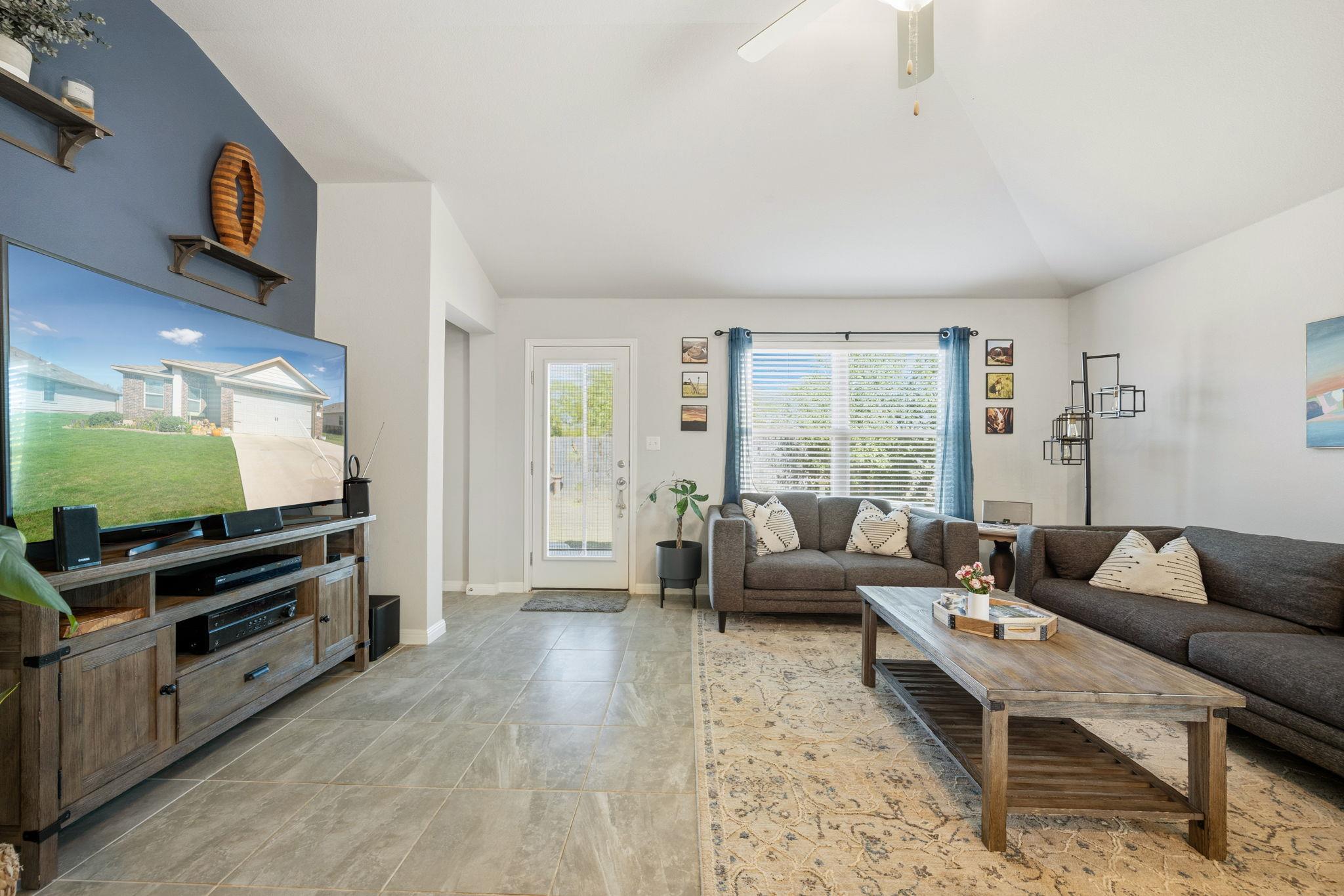 125 Night Sky Dr, Kyle, TX 78640