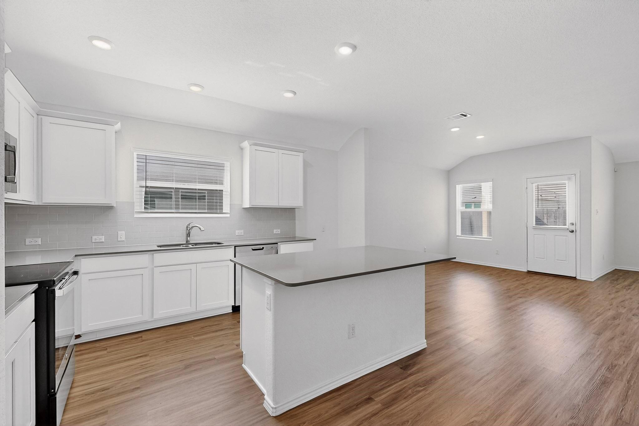 107 Bear Oak St, Hutto, TX 78634