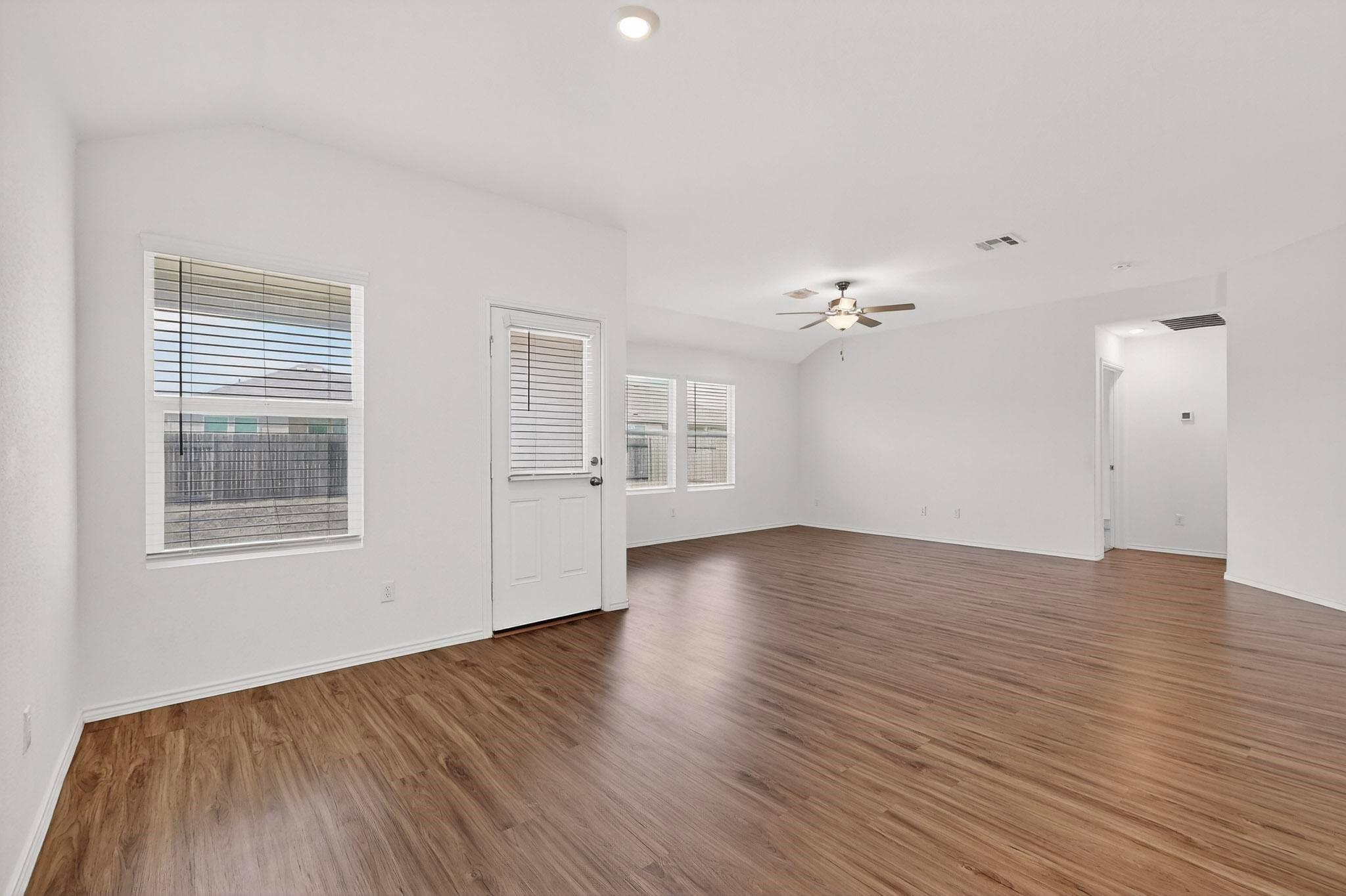 107 Bear Oak St, Hutto, TX 78634