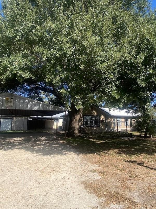 214 S Hackberry Ave, Luling, TX 78648