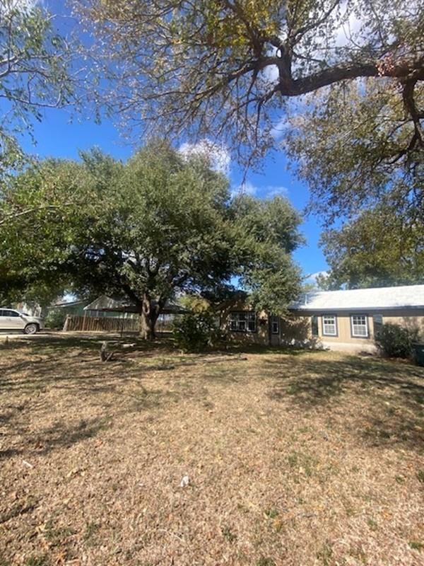 214 S Hackberry Ave, Luling, TX 78648
