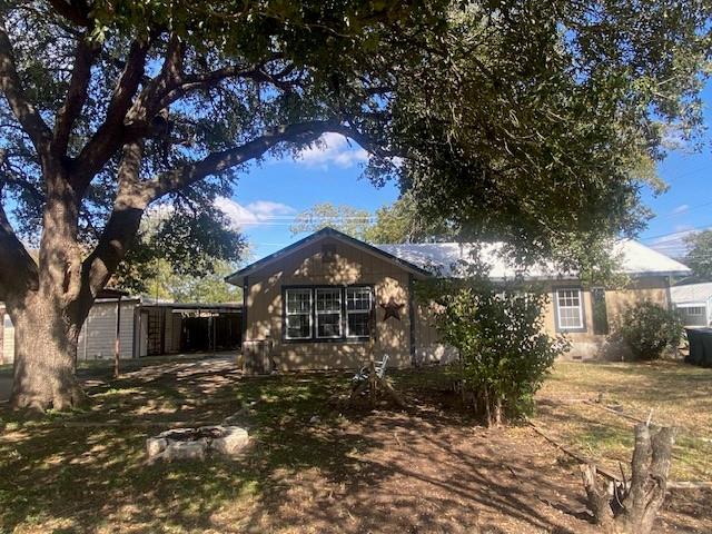 214 S Hackberry Ave, Luling, TX 78648